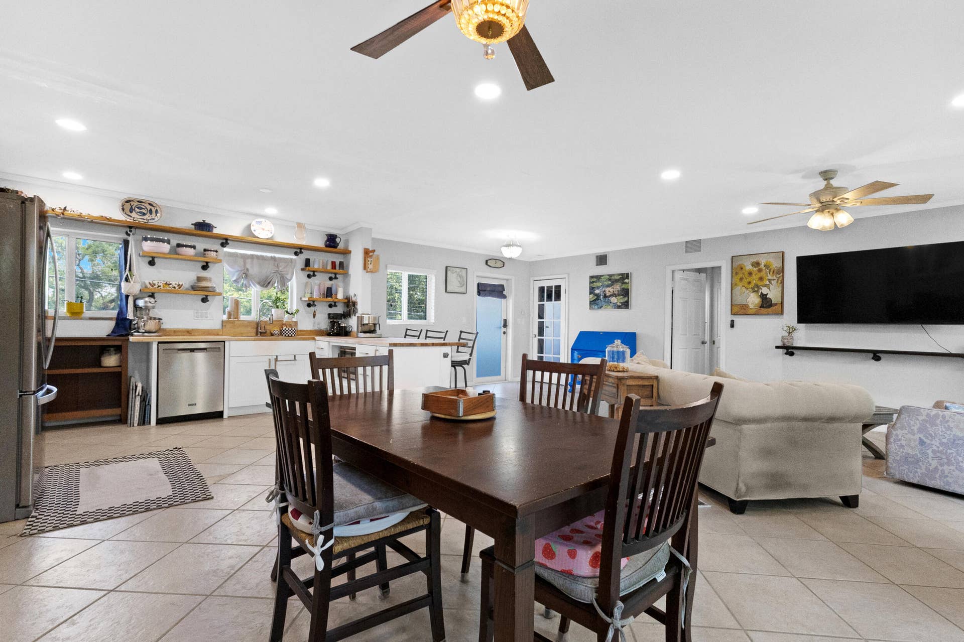 1000 SE 4th Street, #209-210, Fort Lauderdale, FL 33301 Large living Dining area