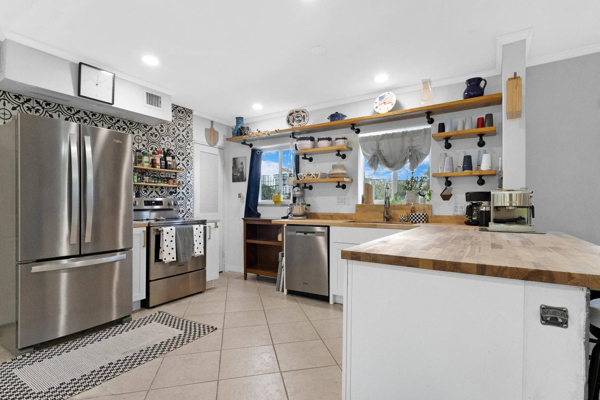 1000 SE 4th Street, #209-210, Fort Lauderdale, FL 33301 Open modern European with downtown views and newer appliances