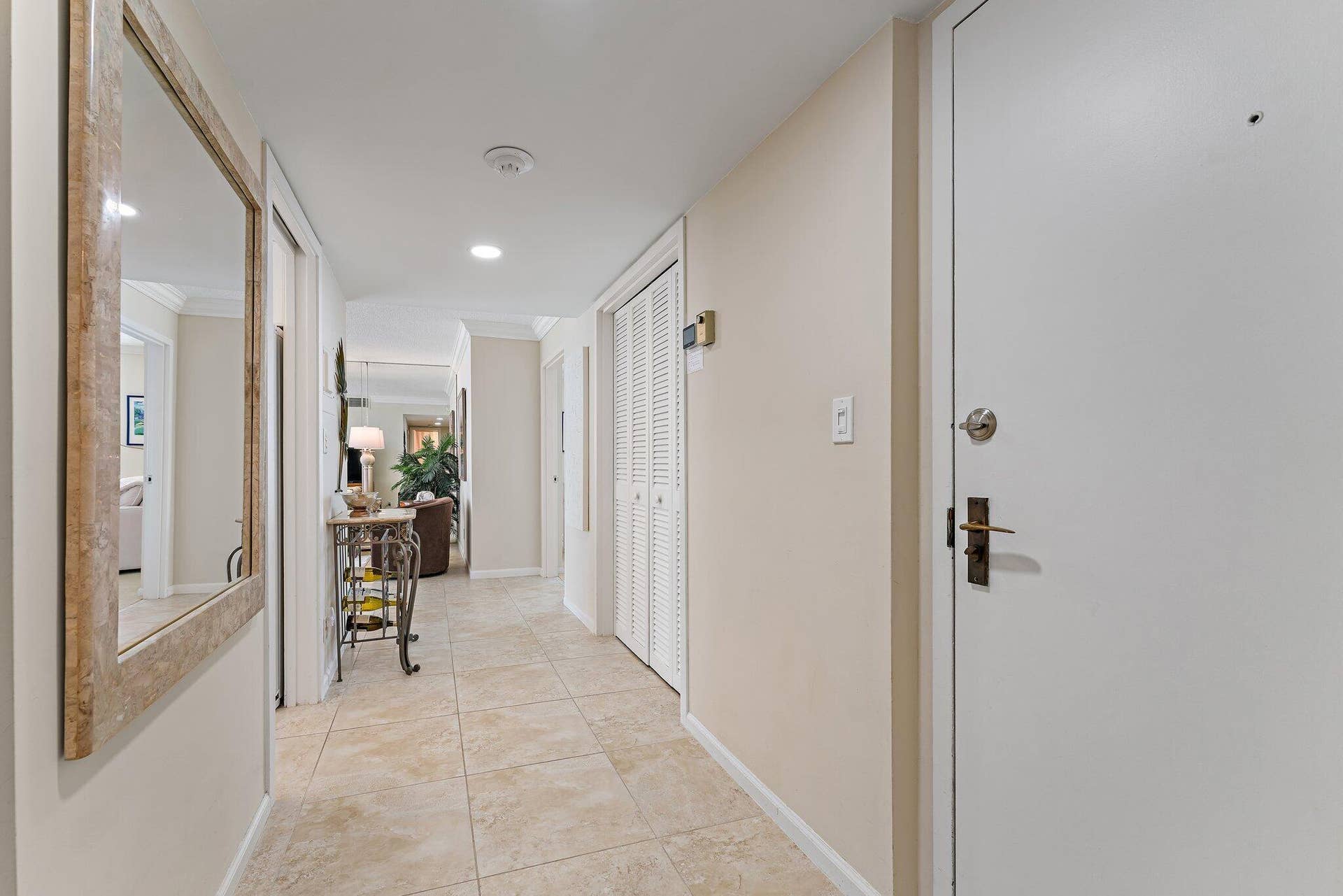 5480 N Ocean Drive, #B6b, Singer Island, FL 33404 Entry hall