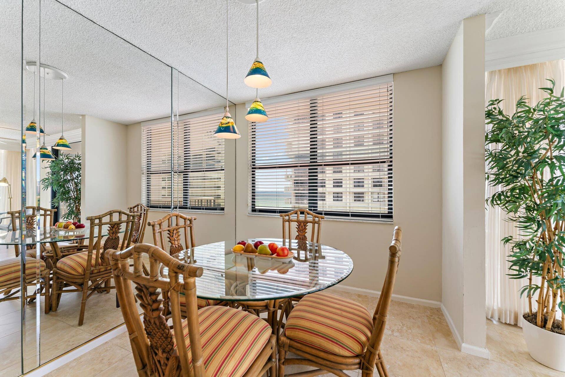 5480 N Ocean Drive, #B6b, Singer Island, FL 33404 Dining Room
