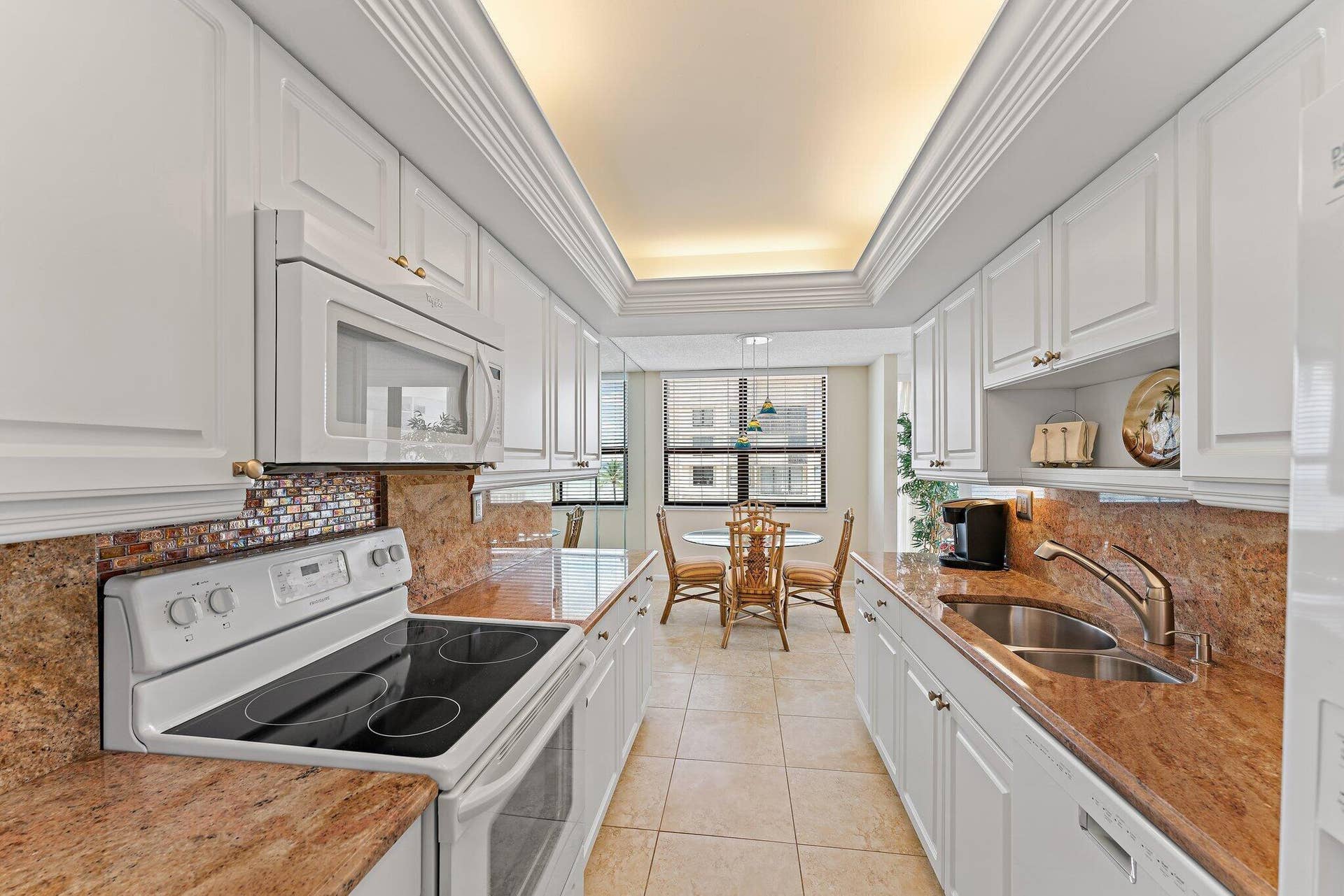 5480 N Ocean Drive, #B6b, Singer Island, FL 33404 Kitchen