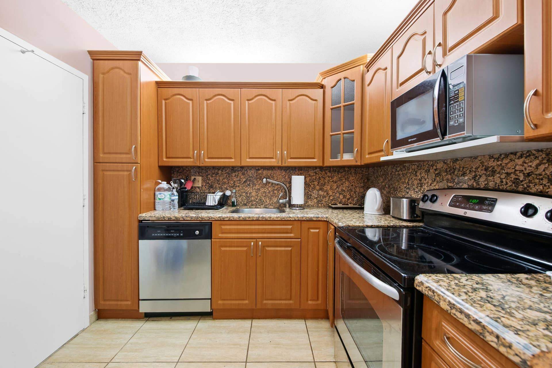 3725 S Ocean Drive, #420, Hollywood, FL 33019 12-web-or-mls-DSC_8851