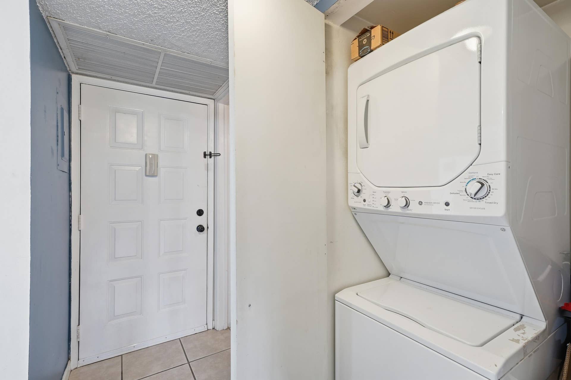 8840 Royal Palm Boulevard, #105-7, Coral Springs, FL 33065 Washing Machine / Dryer Stacked