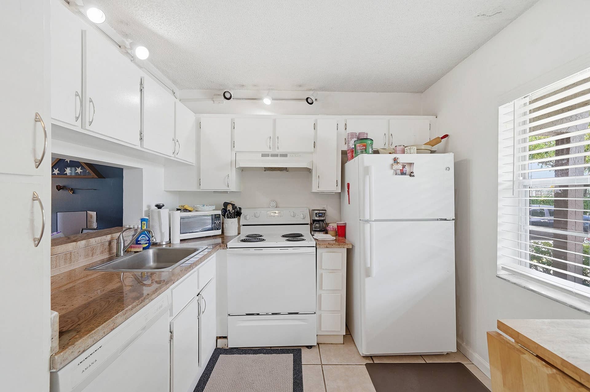 8840 Royal Palm Boulevard, #105-7, Coral Springs, FL 33065 Kitchen
