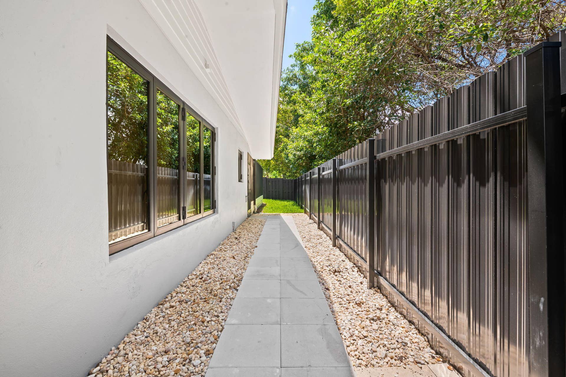 2811 NE 53rd Court, Lighthouse Point, FL 33064 NEW Complete Fencing