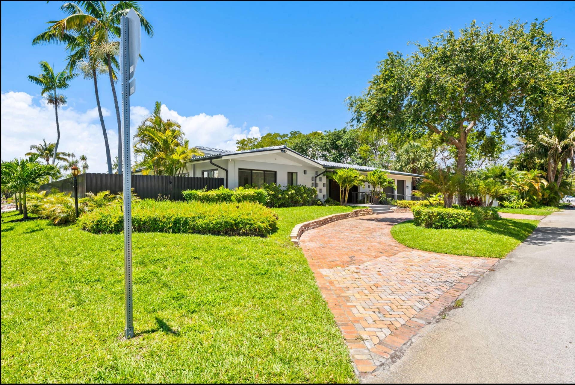 2811 NE 53rd Court, Lighthouse Point, FL 33064 5 Car Driveway
