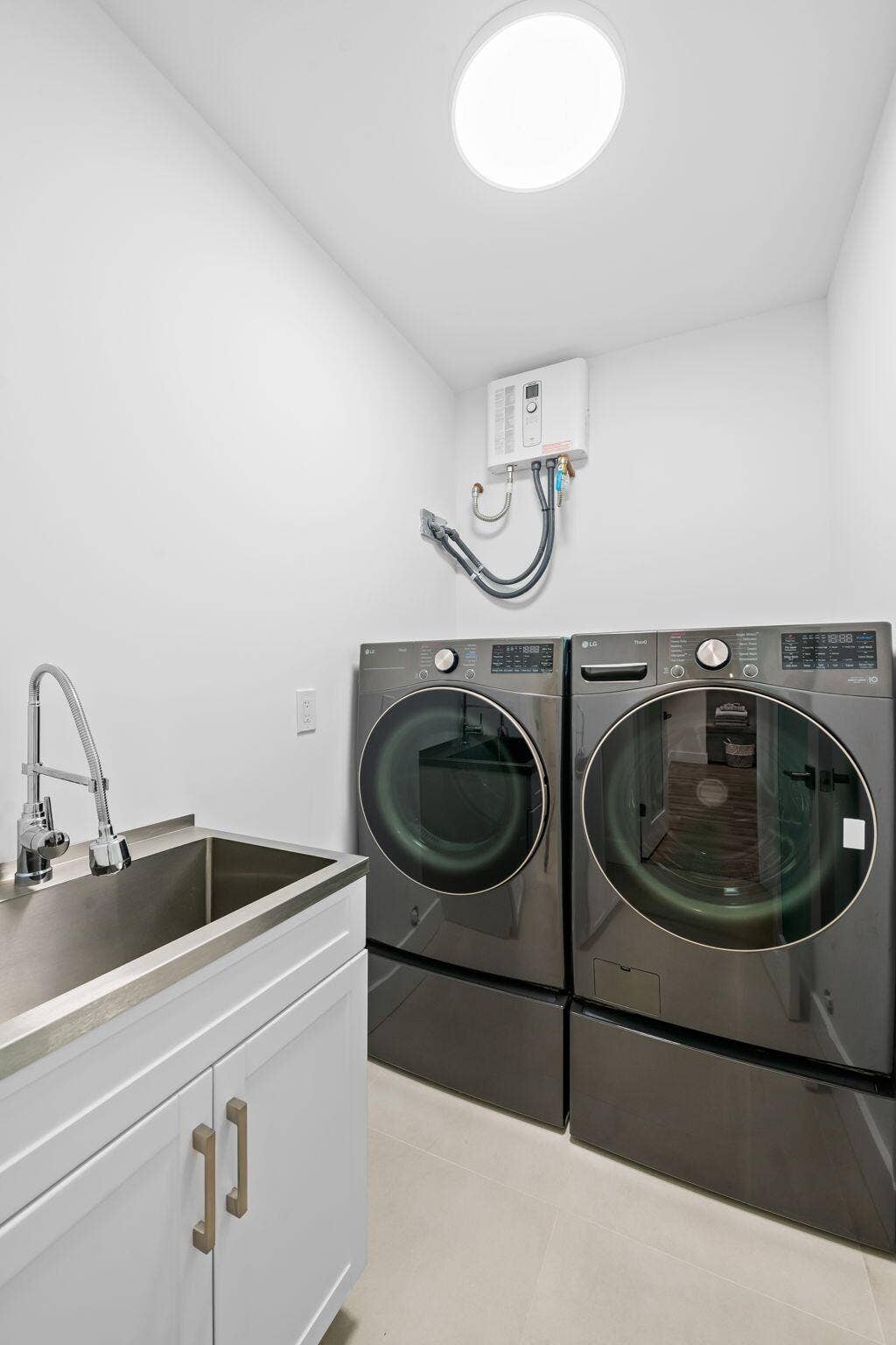 2811 NE 53rd Court, Lighthouse Point, FL 33064 Laundry Room