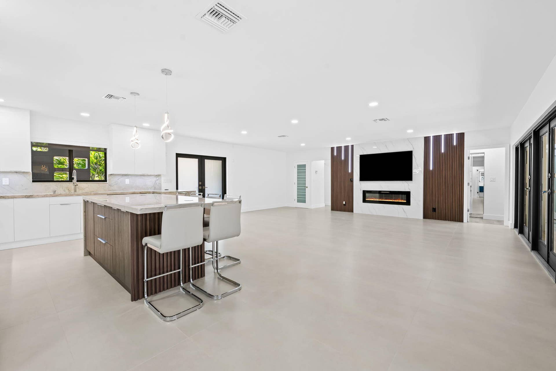 2811 NE 53rd Court, Lighthouse Point, FL 33064 Open floorplan