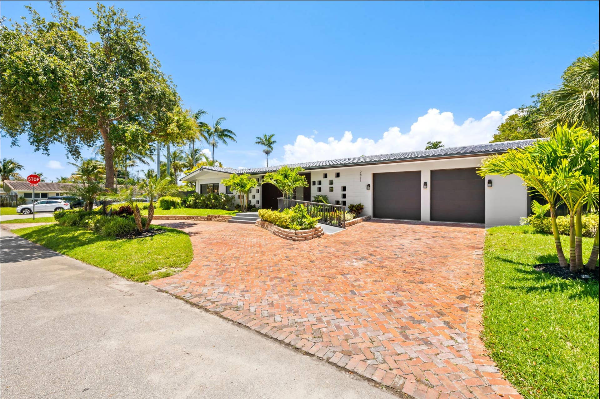 2811 NE 53rd Court, Lighthouse Point, FL 33064 Right Front View