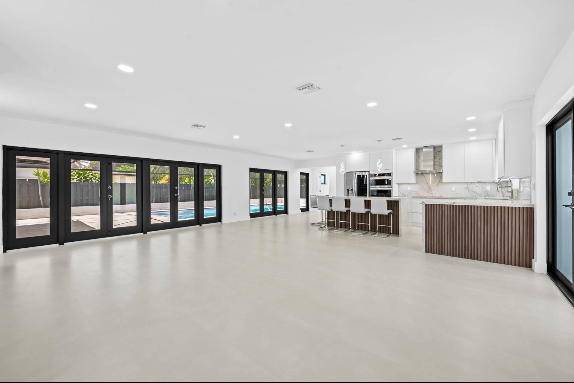 2811 NE 53rd Court, Lighthouse Point, FL 33064 Living dinning Room Long