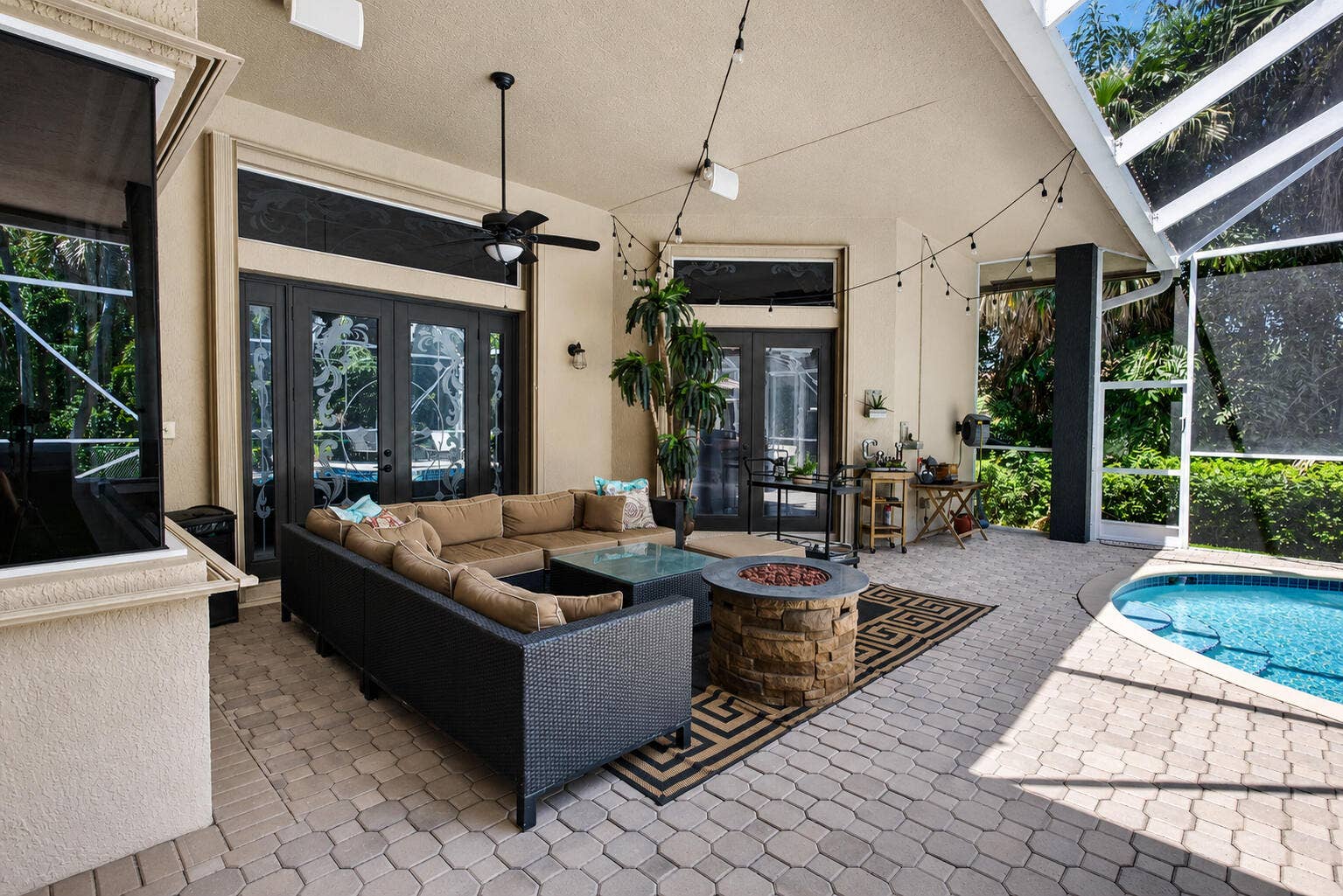 18 - Patio