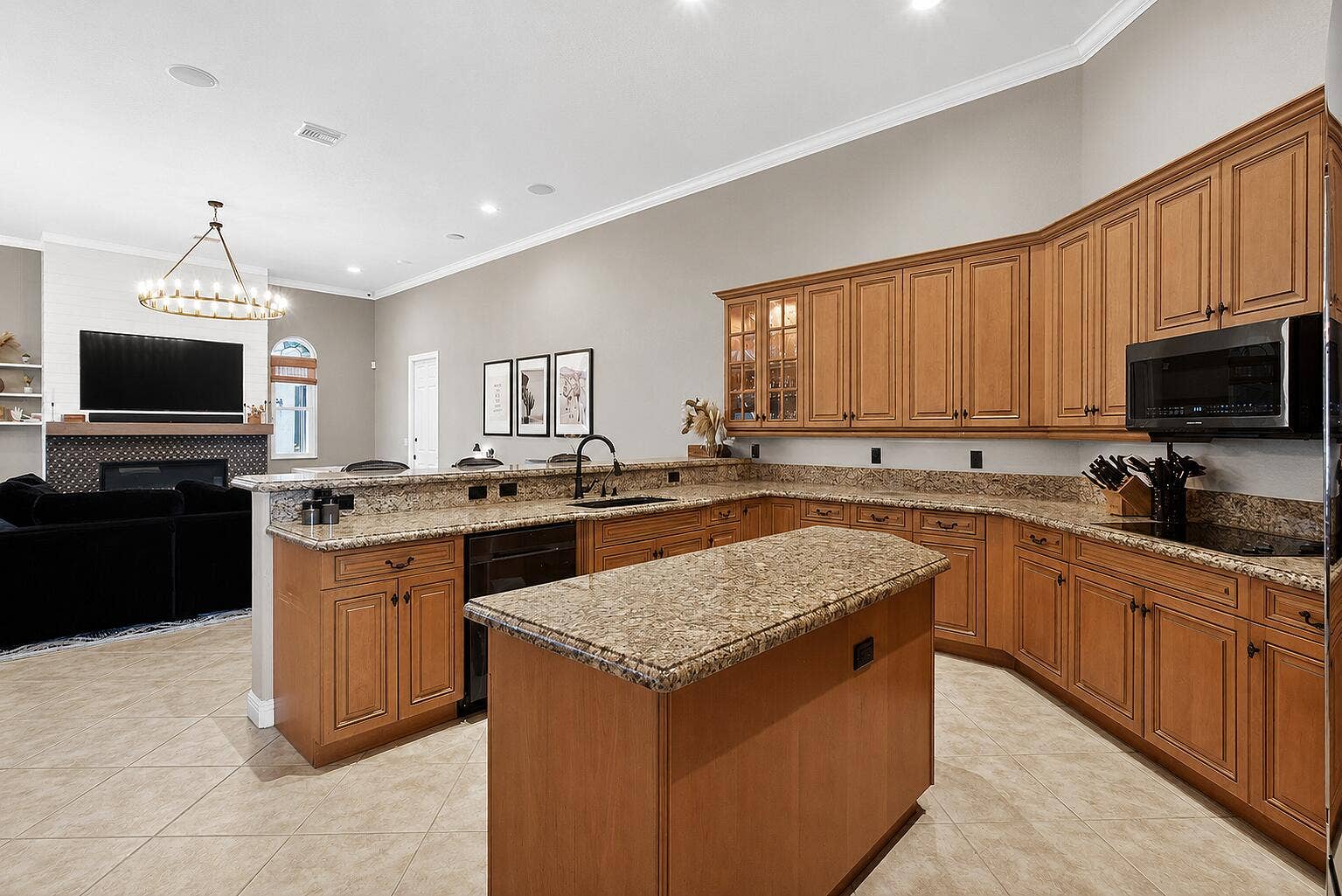 7 - Kitchen