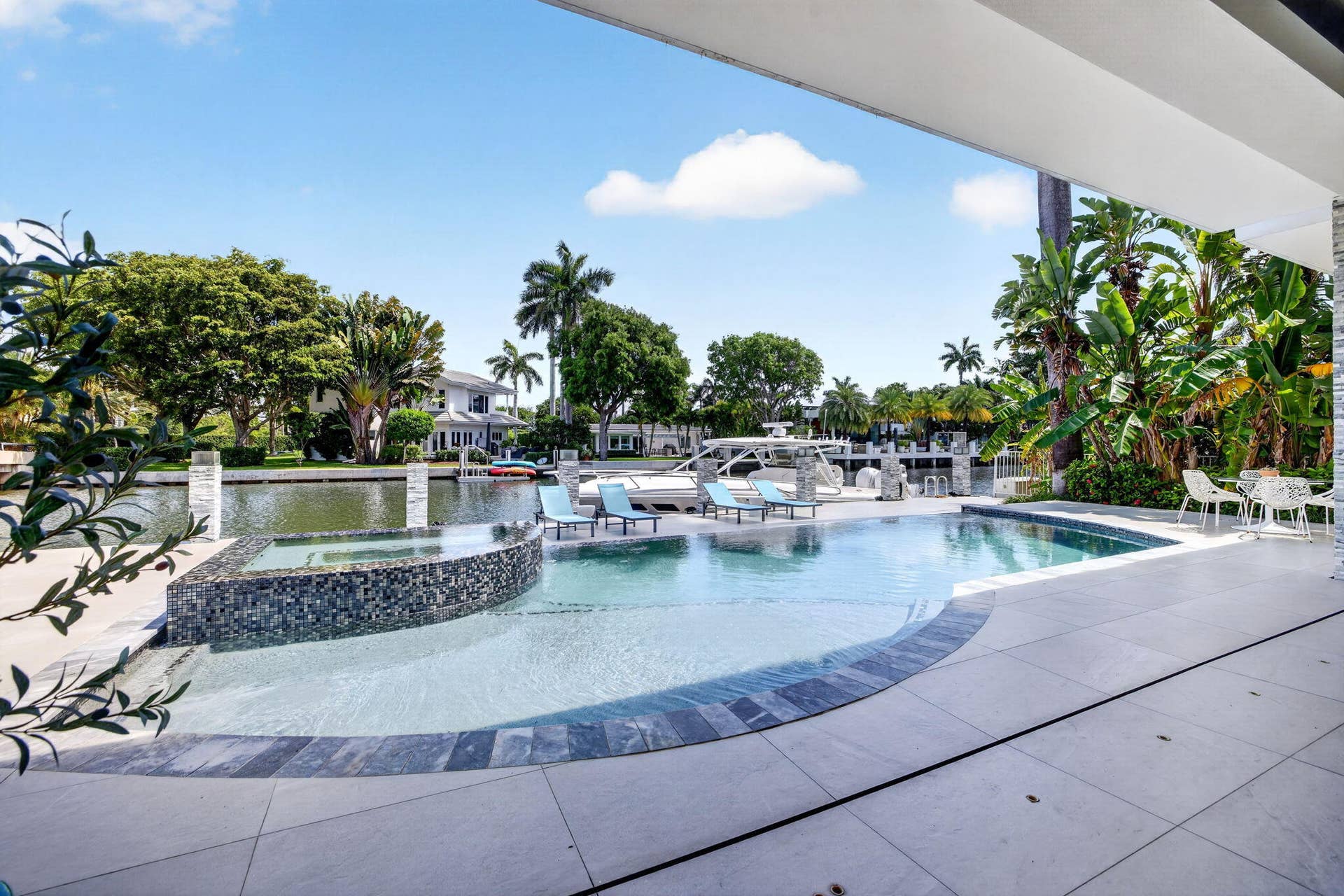 39 Pelican Drive, Fort Lauderdale, FL 33301 83-web-or-mls-a699A9879
