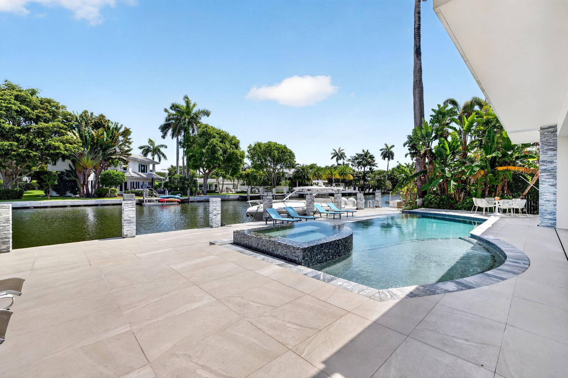 39 Pelican Drive, Fort Lauderdale, FL 33301 85-web-or-mls-a699A9883