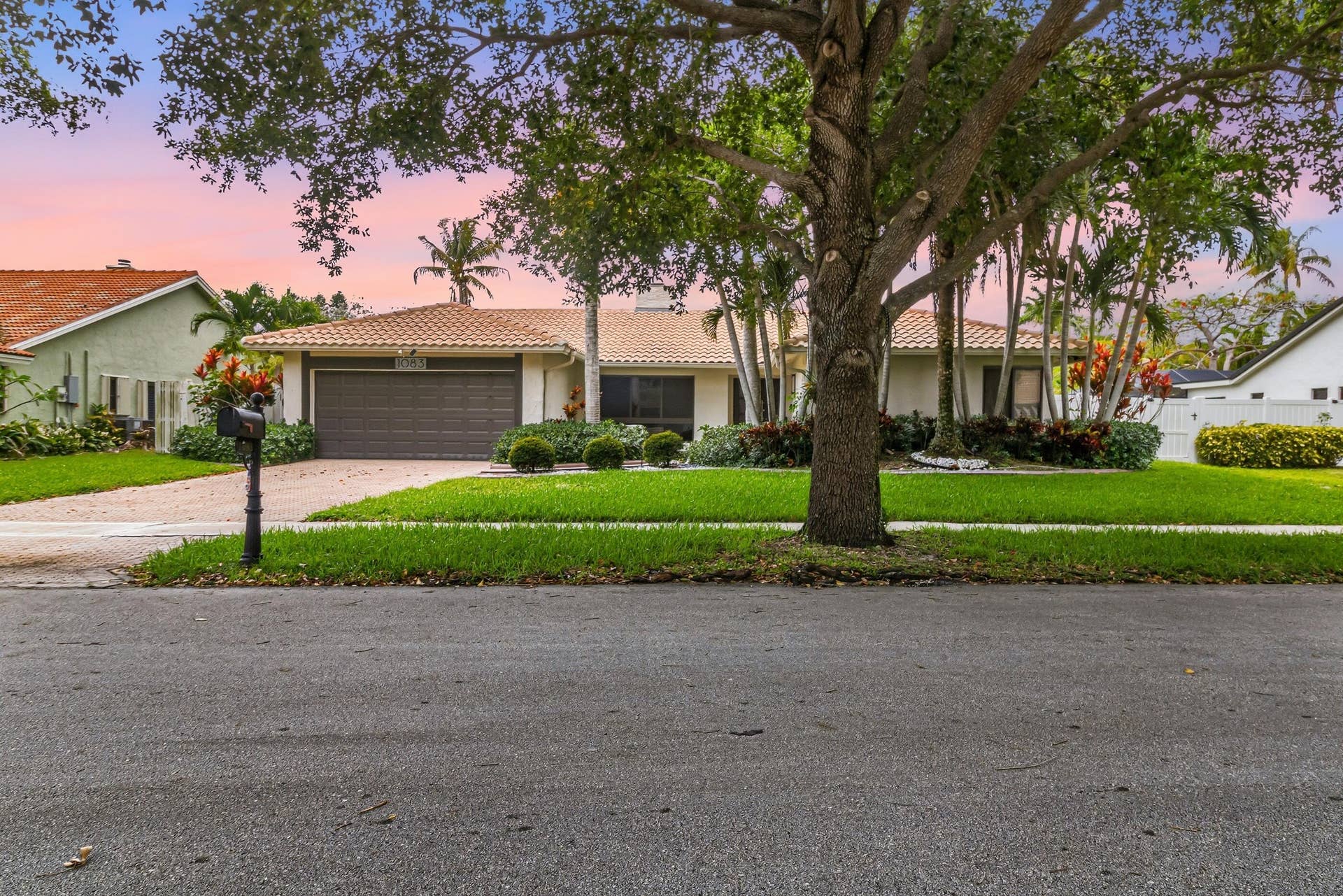 1083 NW 97th Avenue, Plantation, FL 33322 Twilight Front