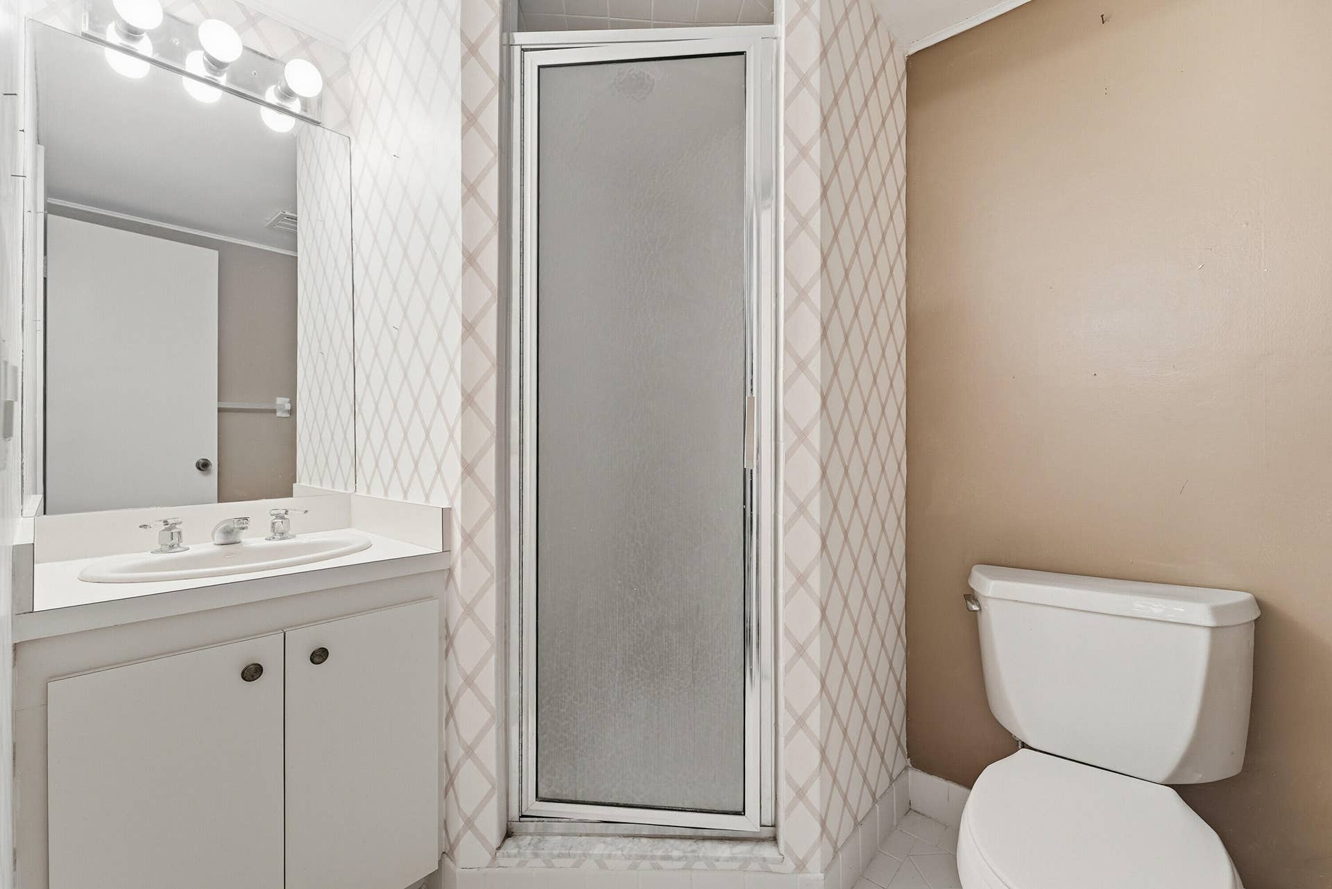 640 Tennis Club Drive, #103, Fort Lauderdale, FL 33311 21_bathroom 2