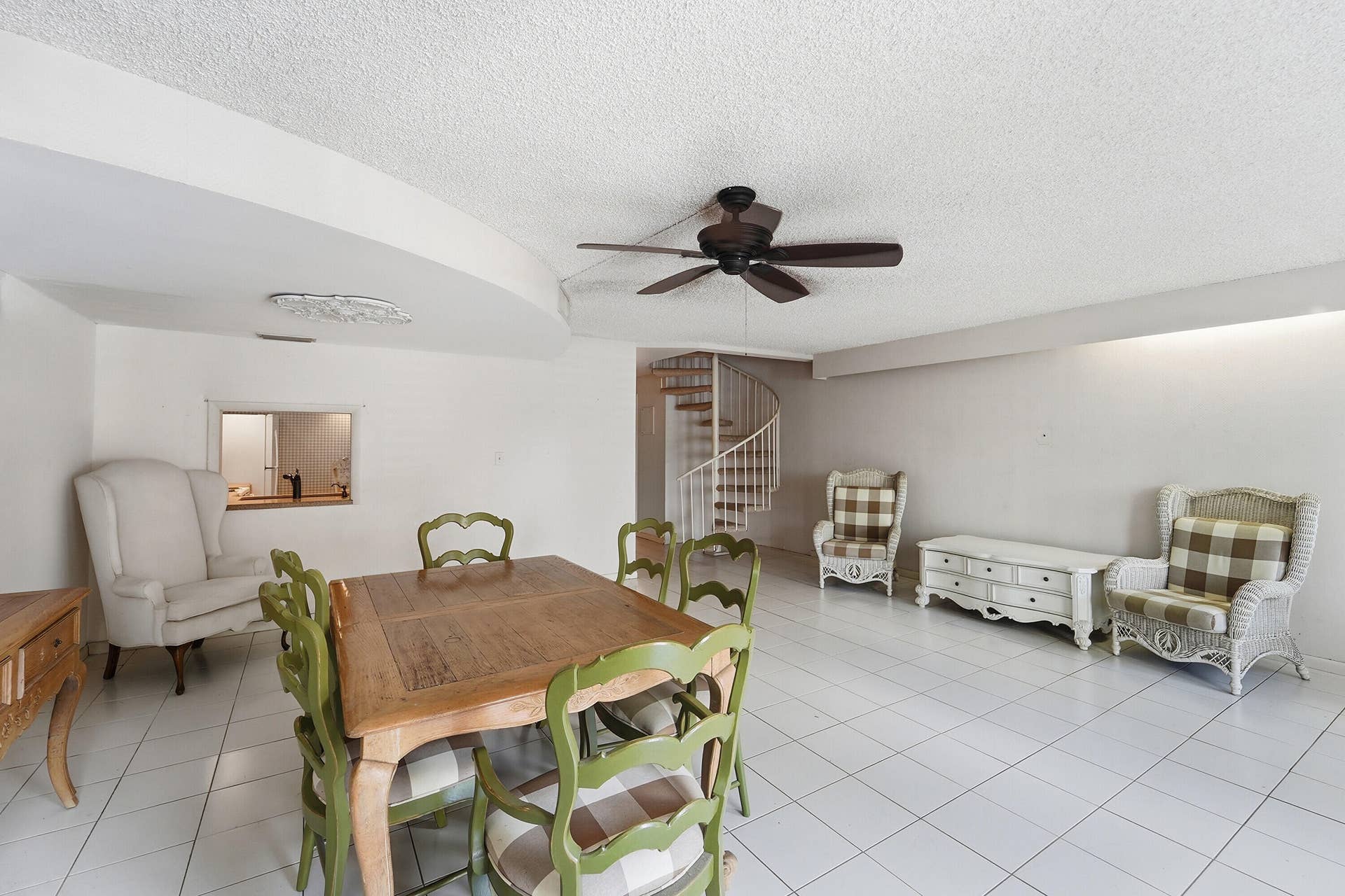 640 Tennis Club Drive, #103, Fort Lauderdale, FL 33311 09_living room