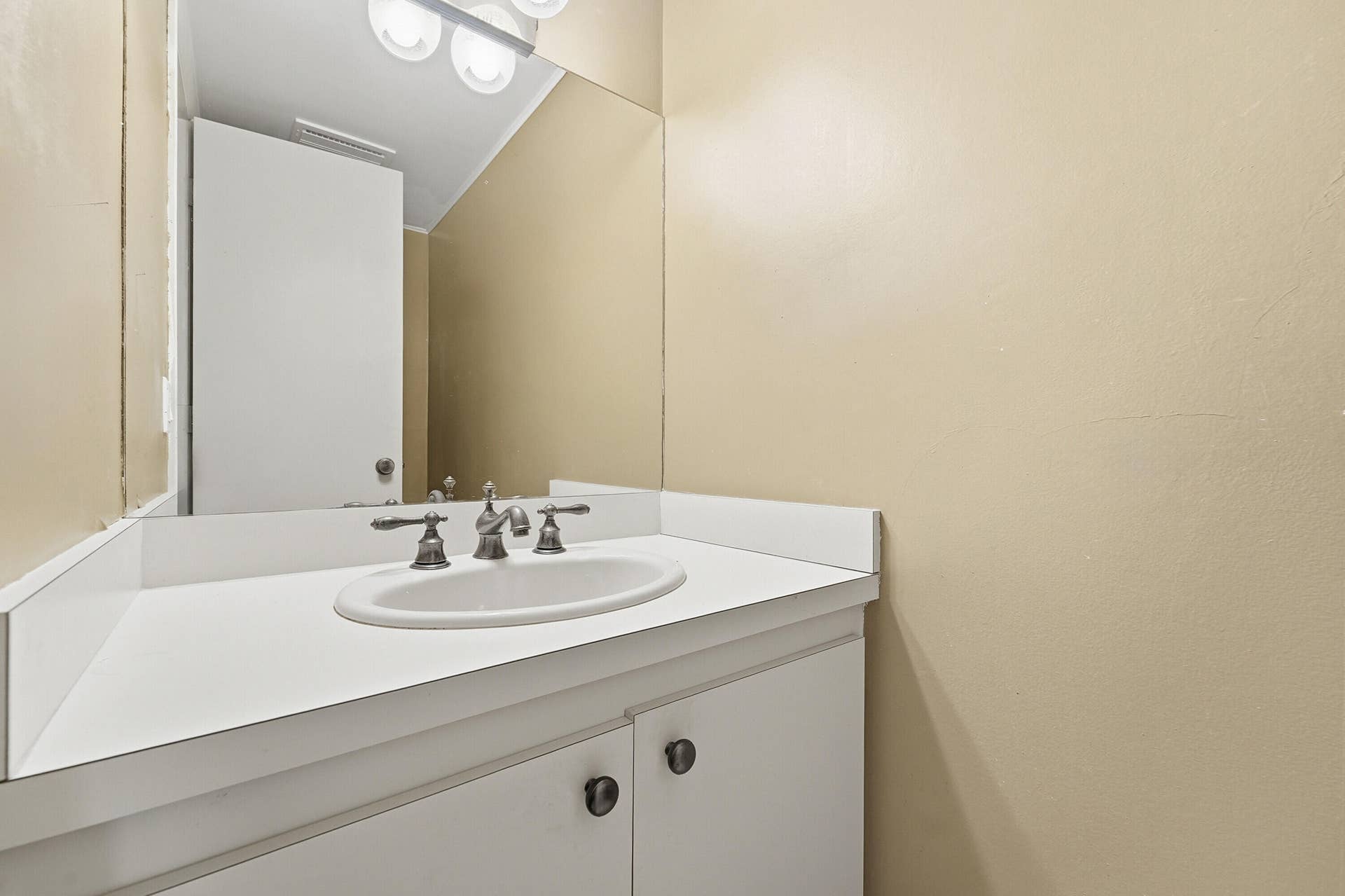 640 Tennis Club Drive, #103, Fort Lauderdale, FL 33311 15_bathroom