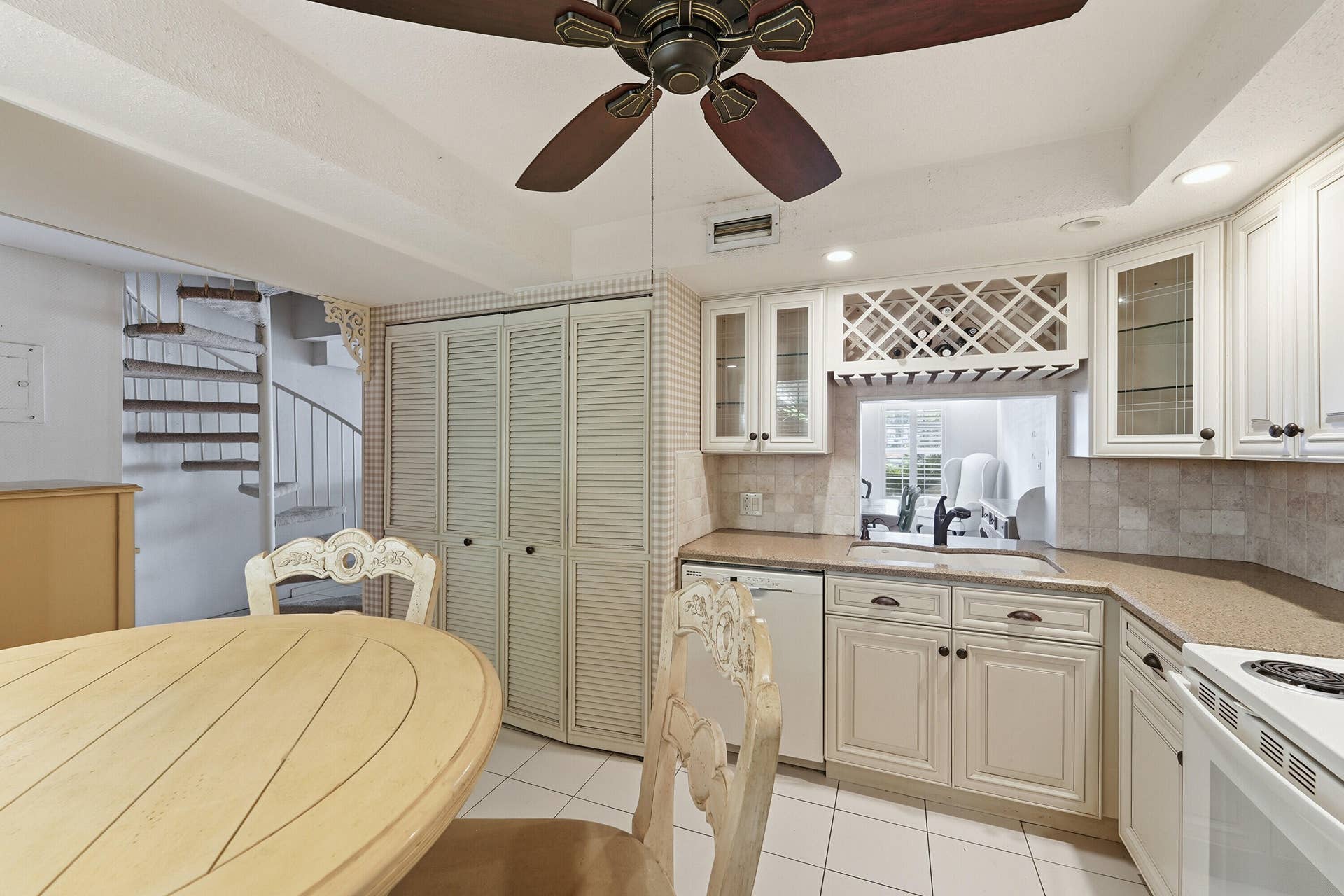 640 Tennis Club Drive, #103, Fort Lauderdale, FL 33311 14_kitchen