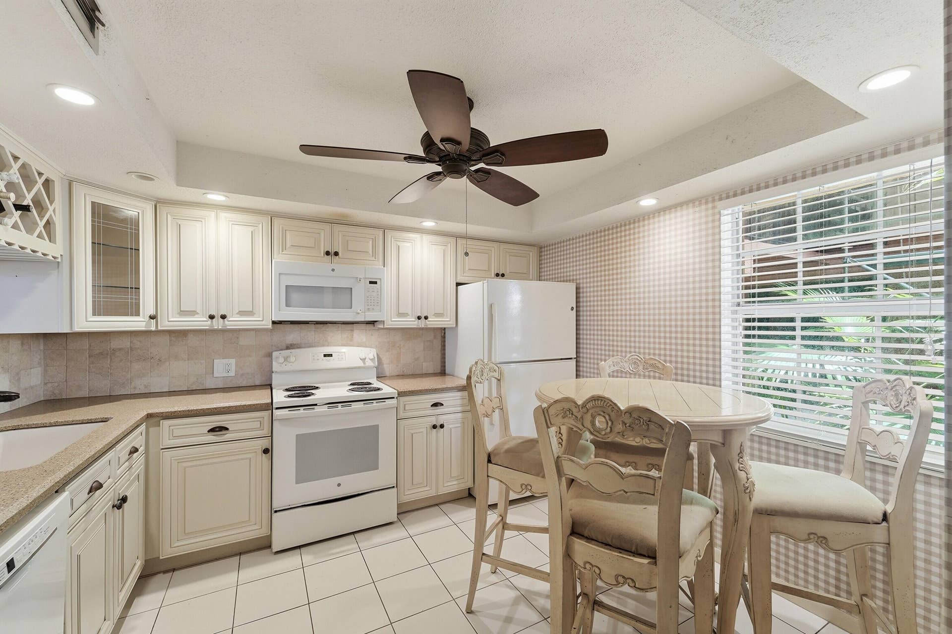640 Tennis Club Drive, #103, Fort Lauderdale, FL 33311 12_kitchen