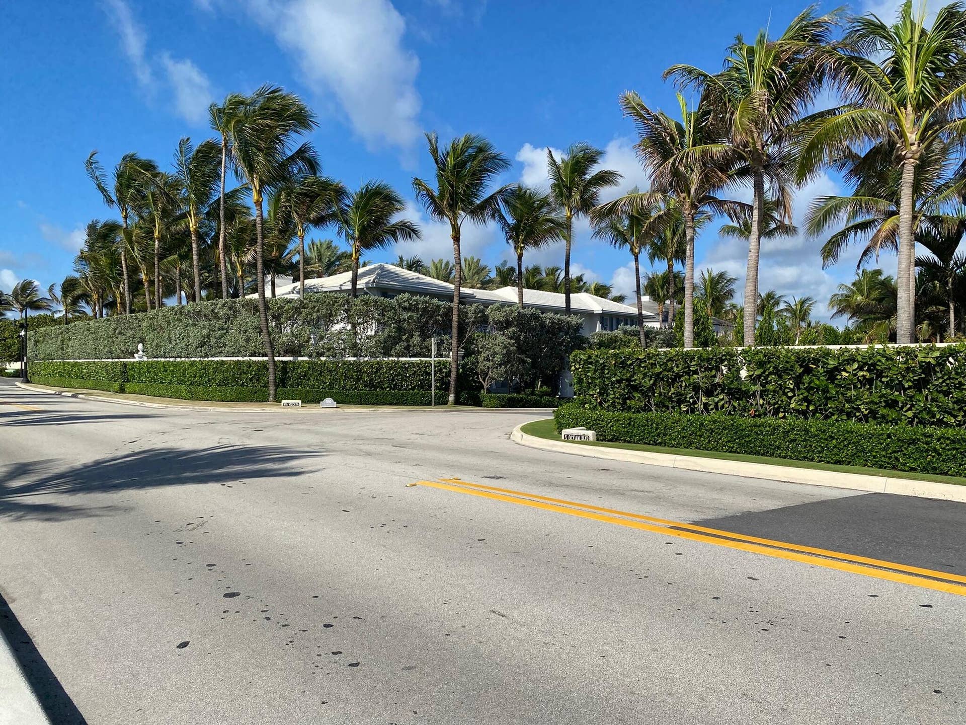 109 Via Vizcaya, Palm Beach, FL 33480 approach to Via Vizcaya from South Ocean Blvd.