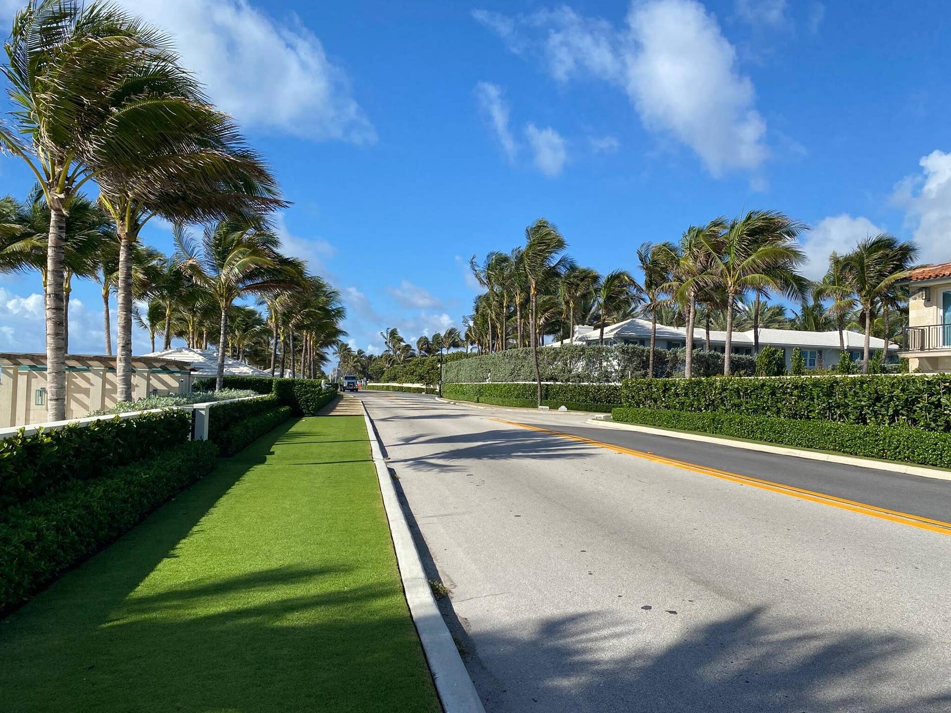109 Via Vizcaya, Palm Beach, FL 33480 approach to Via Vizcaya from South Ocean Blvd.