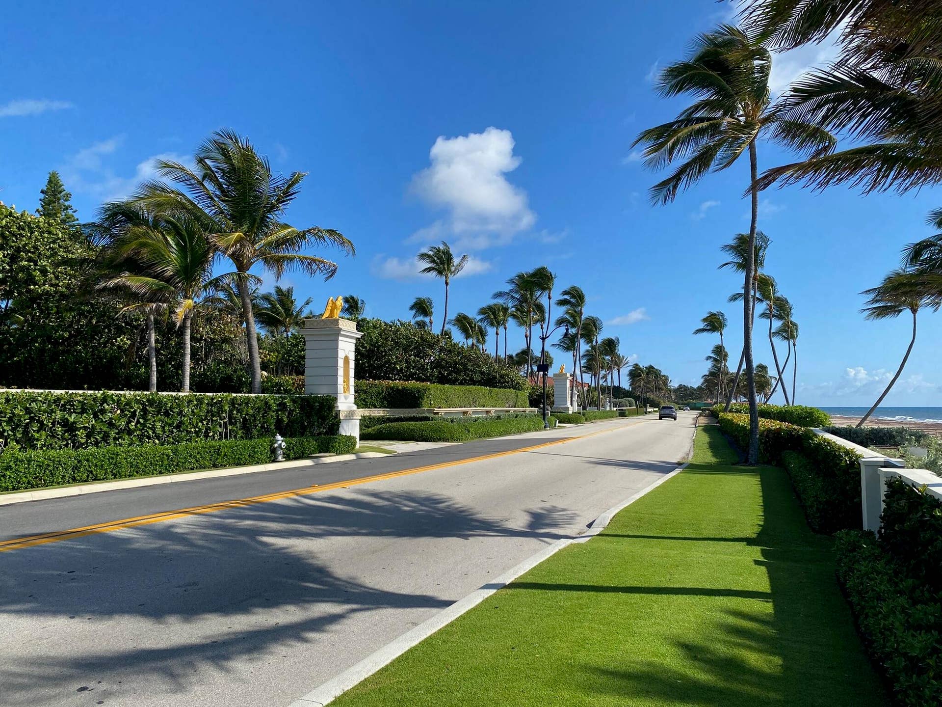 109 Via Vizcaya, Palm Beach, FL 33480 approach to Via Vizcaya from South Ocean Blvd.