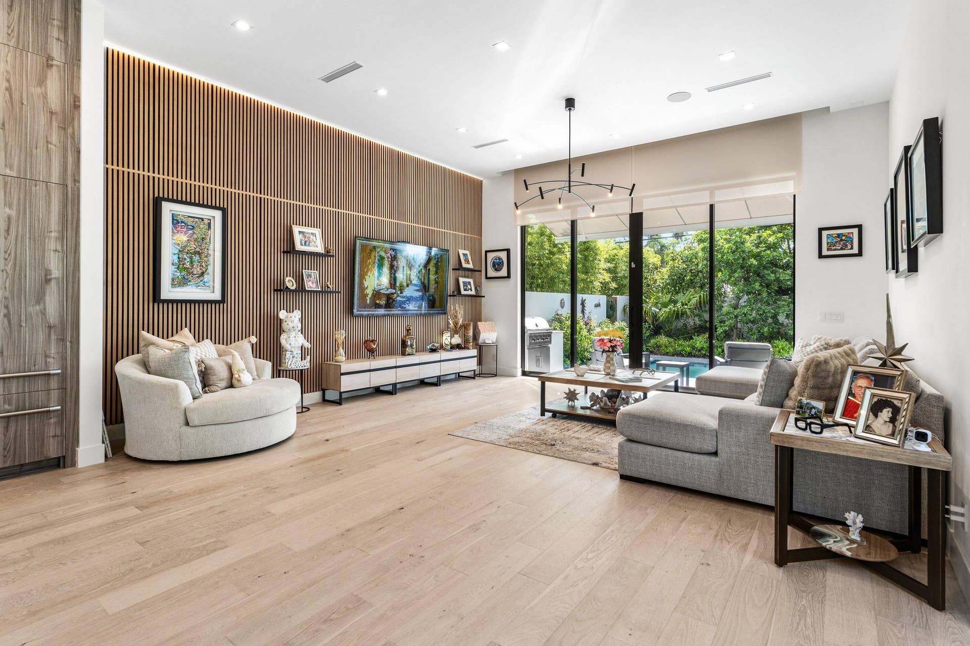 917 NE 8th Avenue, Delray Beach, FL 33483 009-917Northeast8thAvenue-DelrayBeach-FL