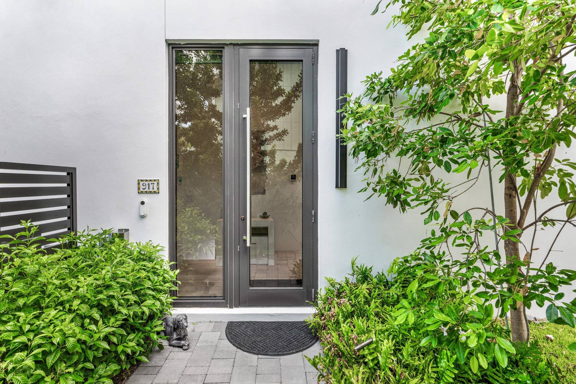 917 NE 8th Avenue, Delray Beach, FL 33483 Front Door