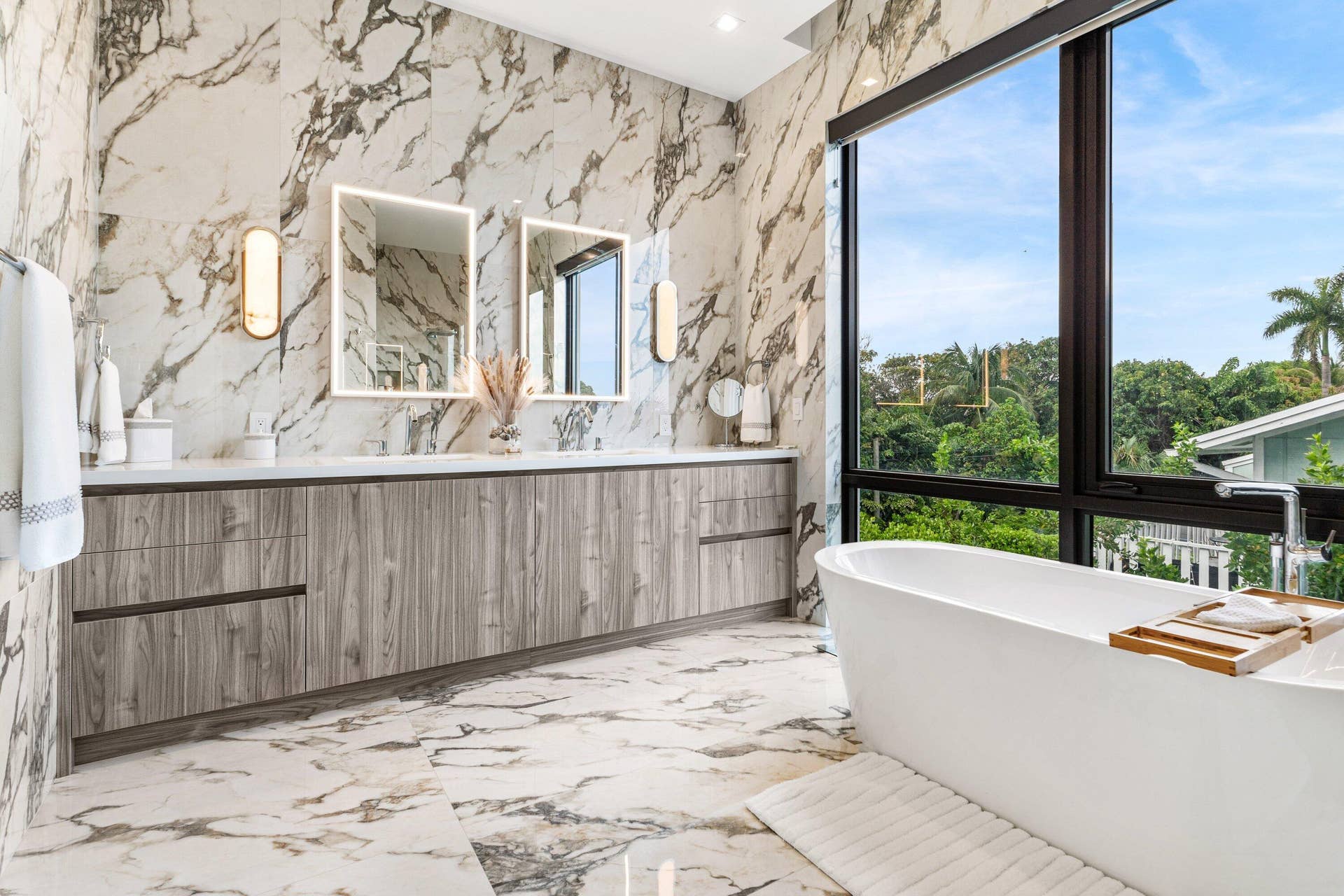 917 NE 8th Avenue, Delray Beach, FL 33483 Master Bath