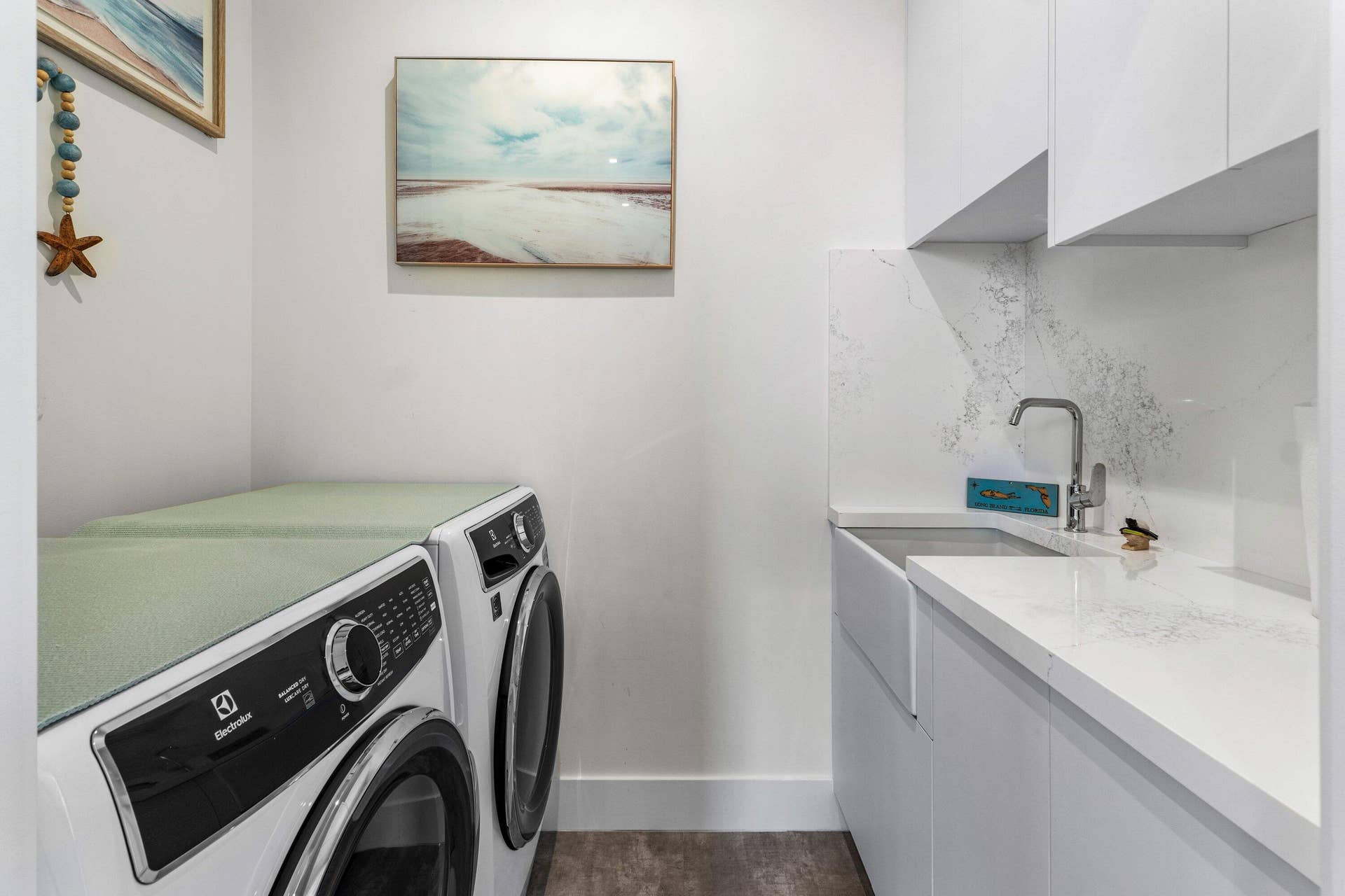 917 NE 8th Avenue, Delray Beach, FL 33483 Laundry
