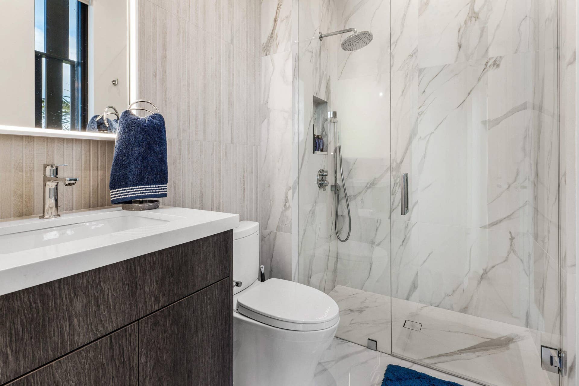 917 NE 8th Avenue, Delray Beach, FL 33483 Guest Bath