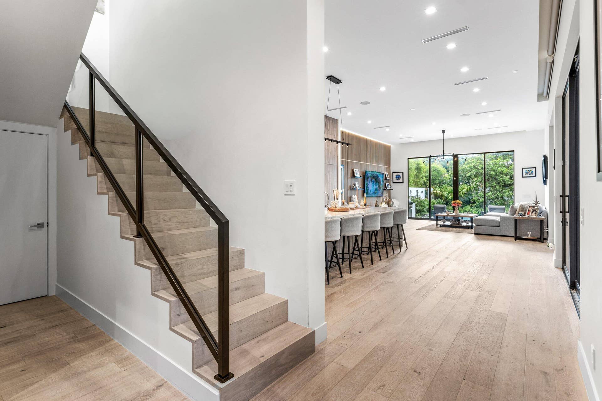 917 NE 8th Avenue, Delray Beach, FL 33483 028-917Northeast8thAvenue-DelrayBeach-FL