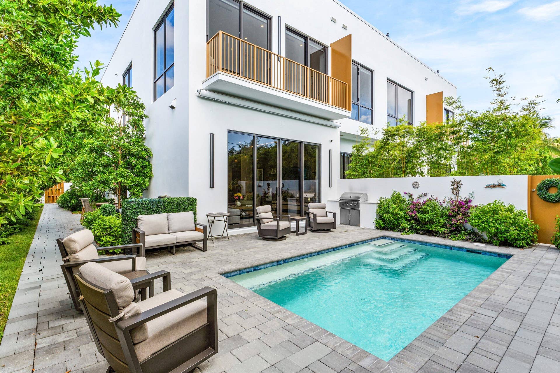 917 NE 8th Avenue, Delray Beach, FL 33483 034-917Northeast8thAvenue-DelrayBeach-FL