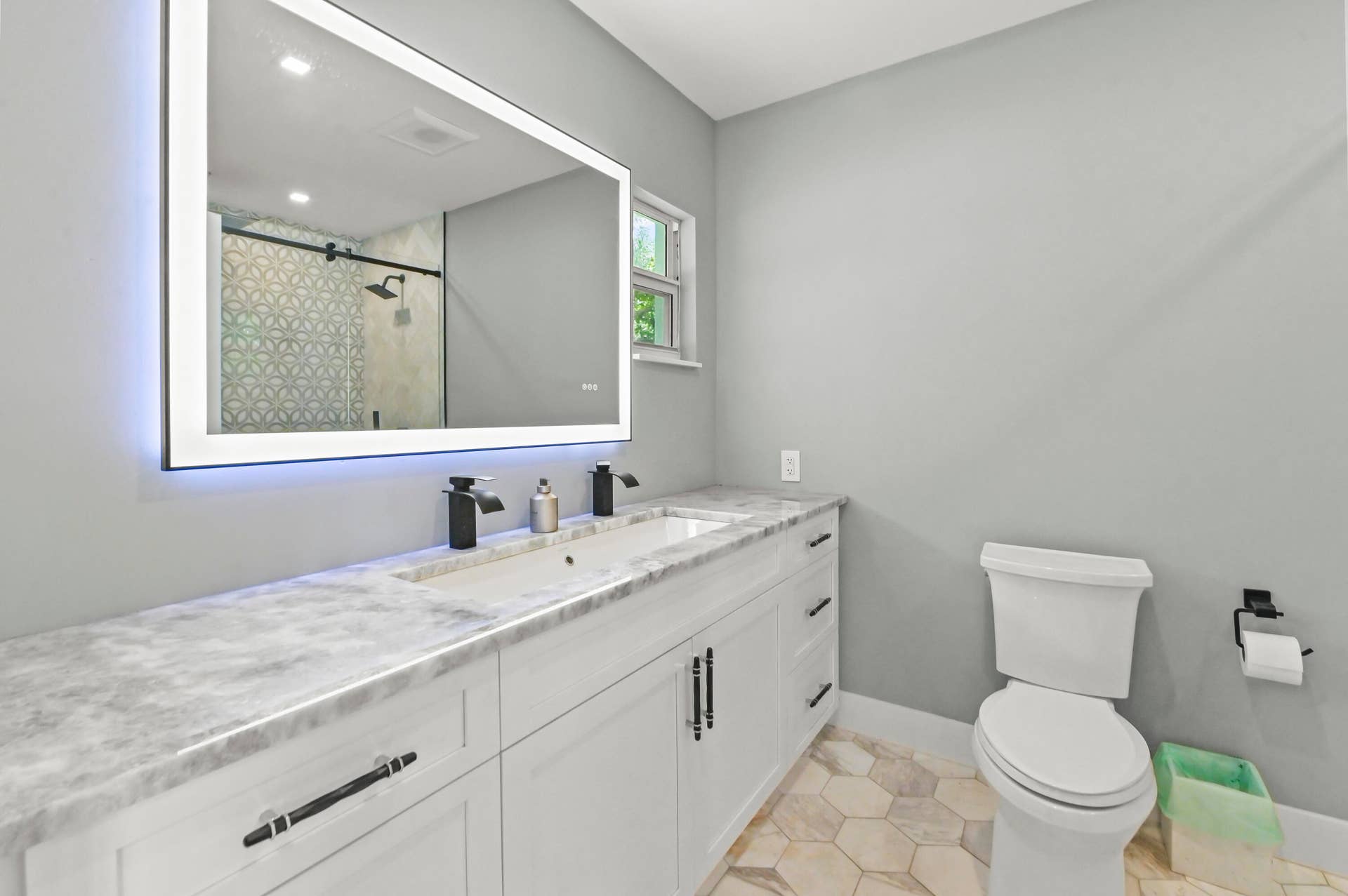 28 Bathroom 01