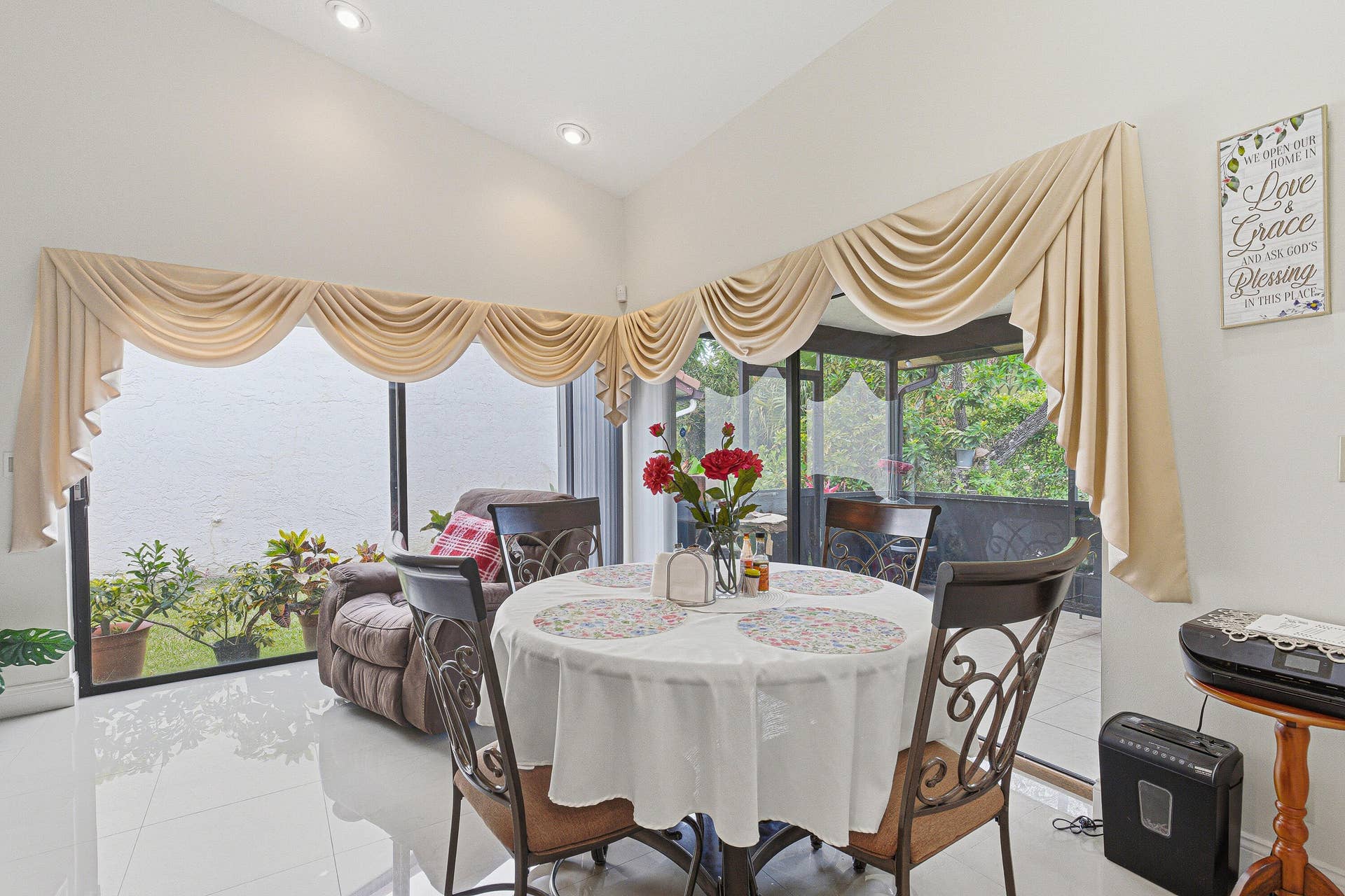 BREAKFAST-AREA