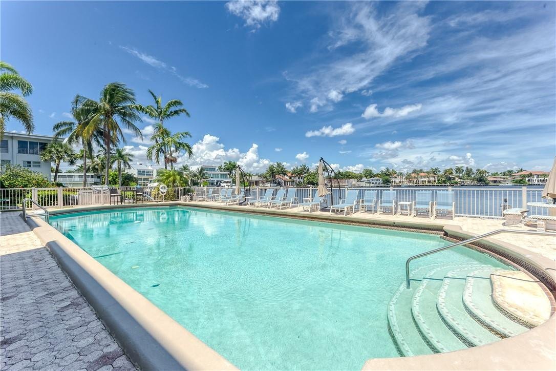 2717 Yacht Club Boulevard, #6e, Fort Lauderdale, Fort Lauderdale, FL 33304 community heated pool
