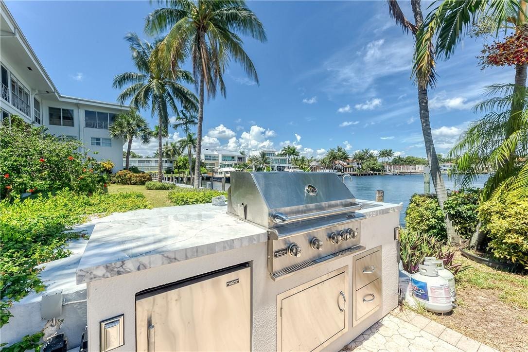 2717 Yacht Club Boulevard, #6e, Fort Lauderdale, Fort Lauderdale, FL 33304 community BBQ