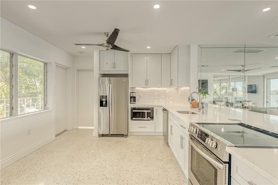 2717 Yacht Club Boulevard, #6e, Fort Lauderdale, Fort Lauderdale, FL 33304 kitchen w/ stainless steel appliances