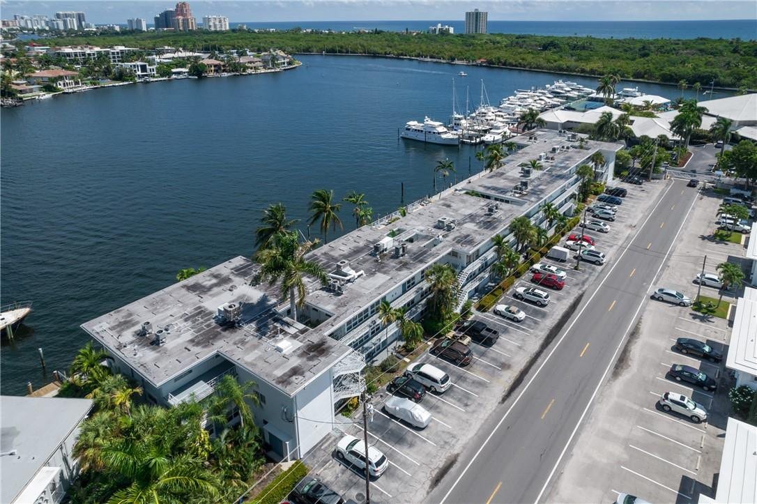 2717 Yacht Club Boulevard, #6e, Fort Lauderdale, Fort Lauderdale, FL 33304 building on the Bay