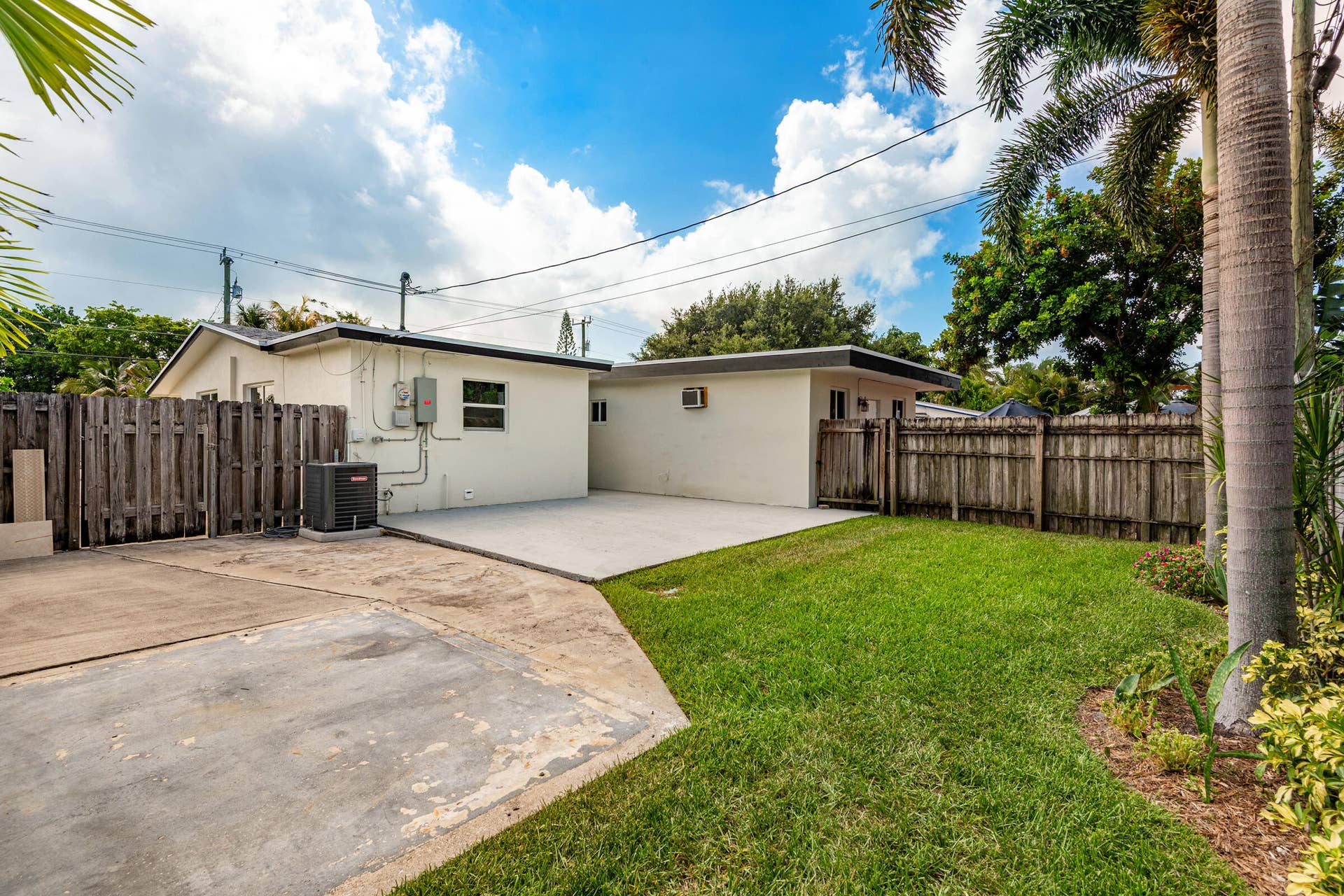 2733 NE 6th Avenue, Wilton Manors, FL 33334 Back of house