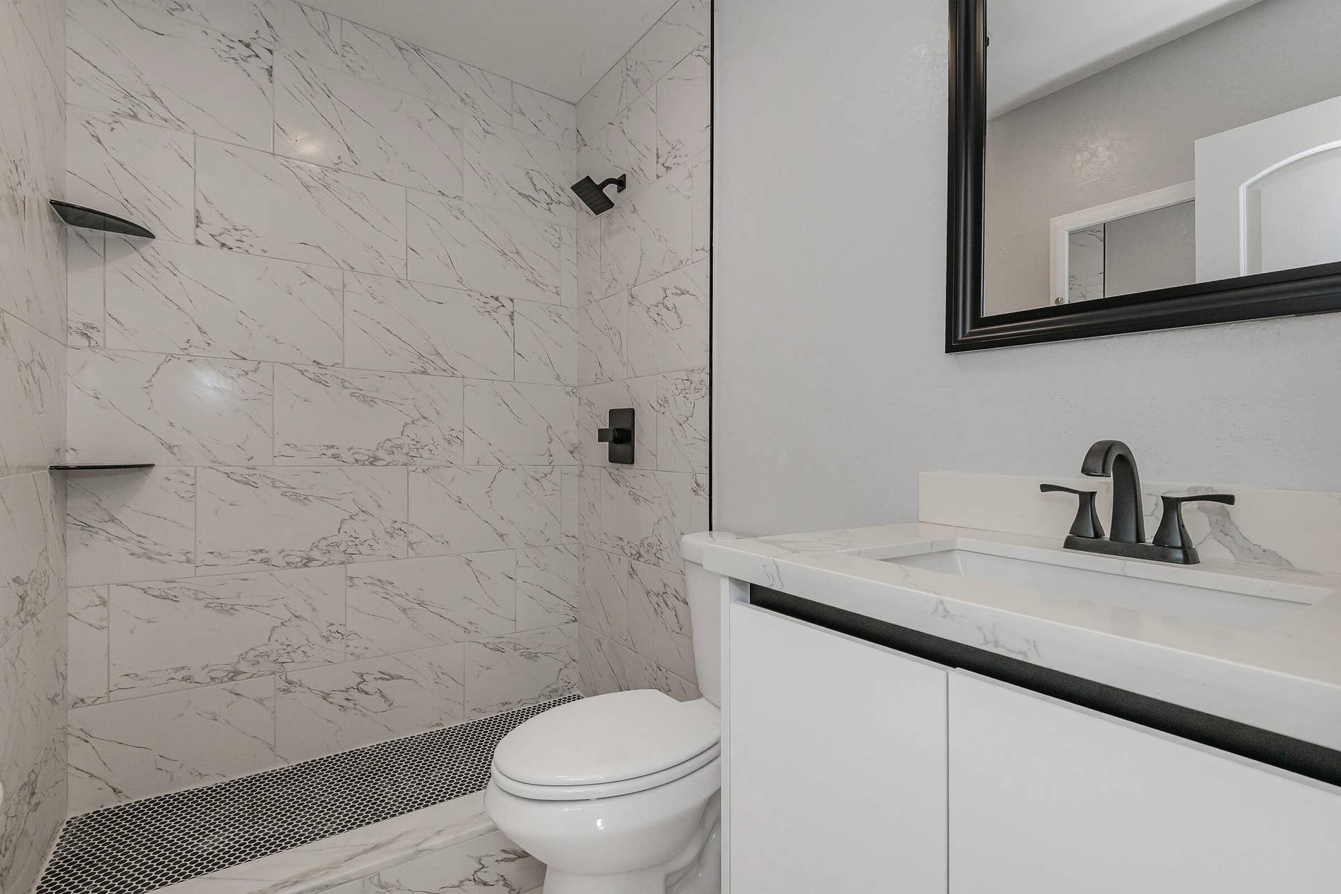 2733 NE 6th Avenue, Wilton Manors, FL 33334 Bathroom