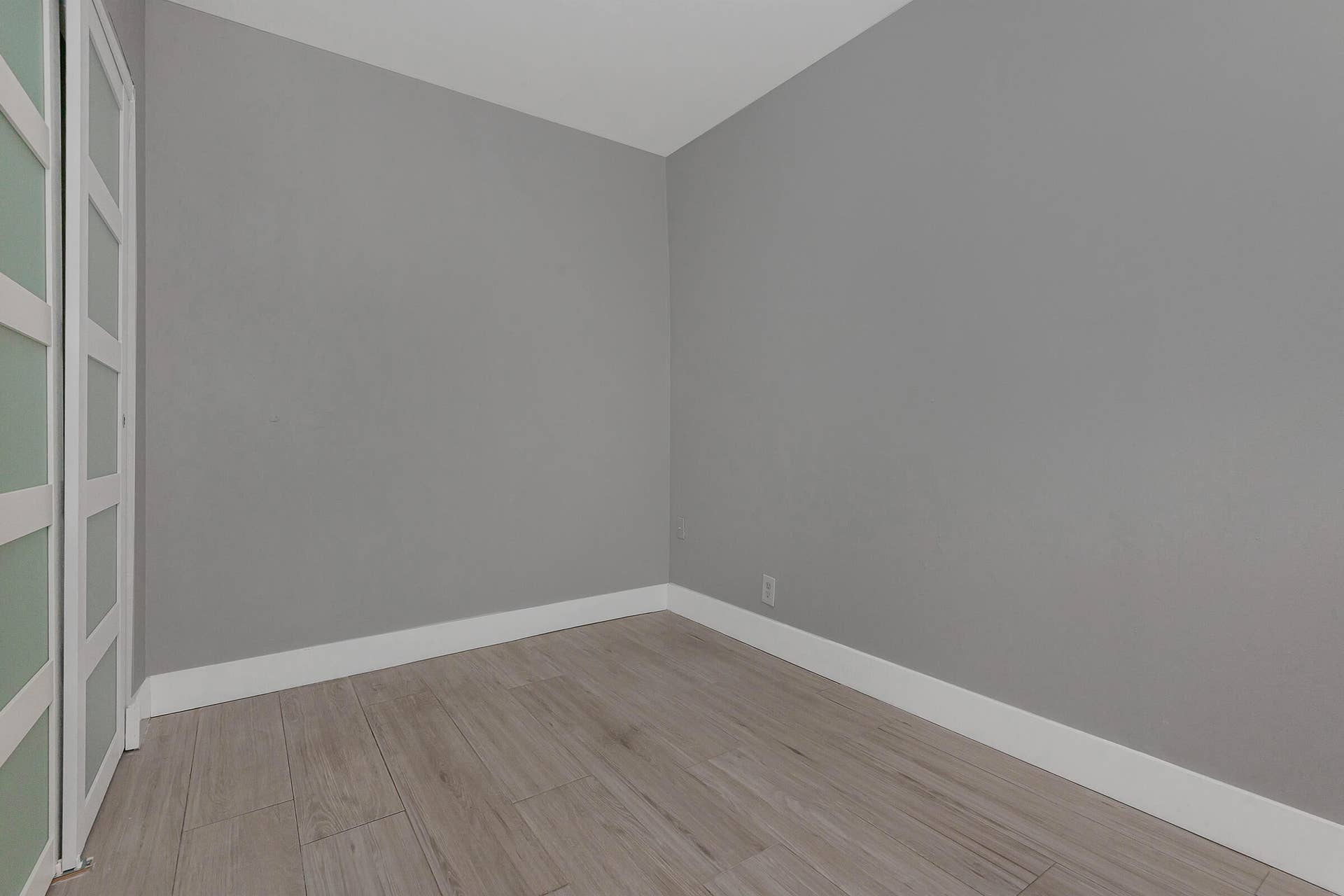 2733 NE 6th Avenue, Wilton Manors, FL 33334 Apartment bedroom