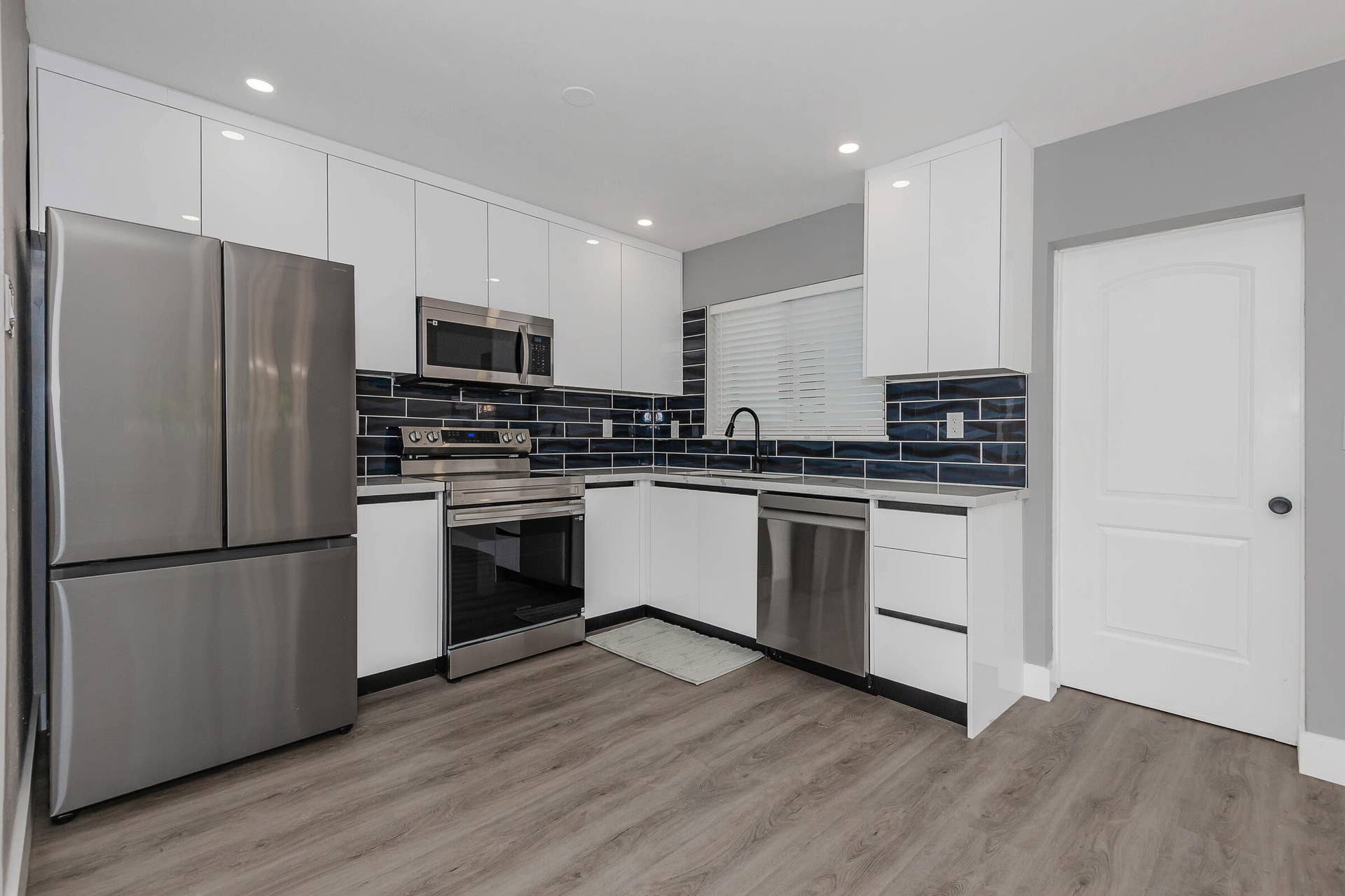 2733 NE 6th Avenue, Wilton Manors, FL 33334 Amazing Kitchen