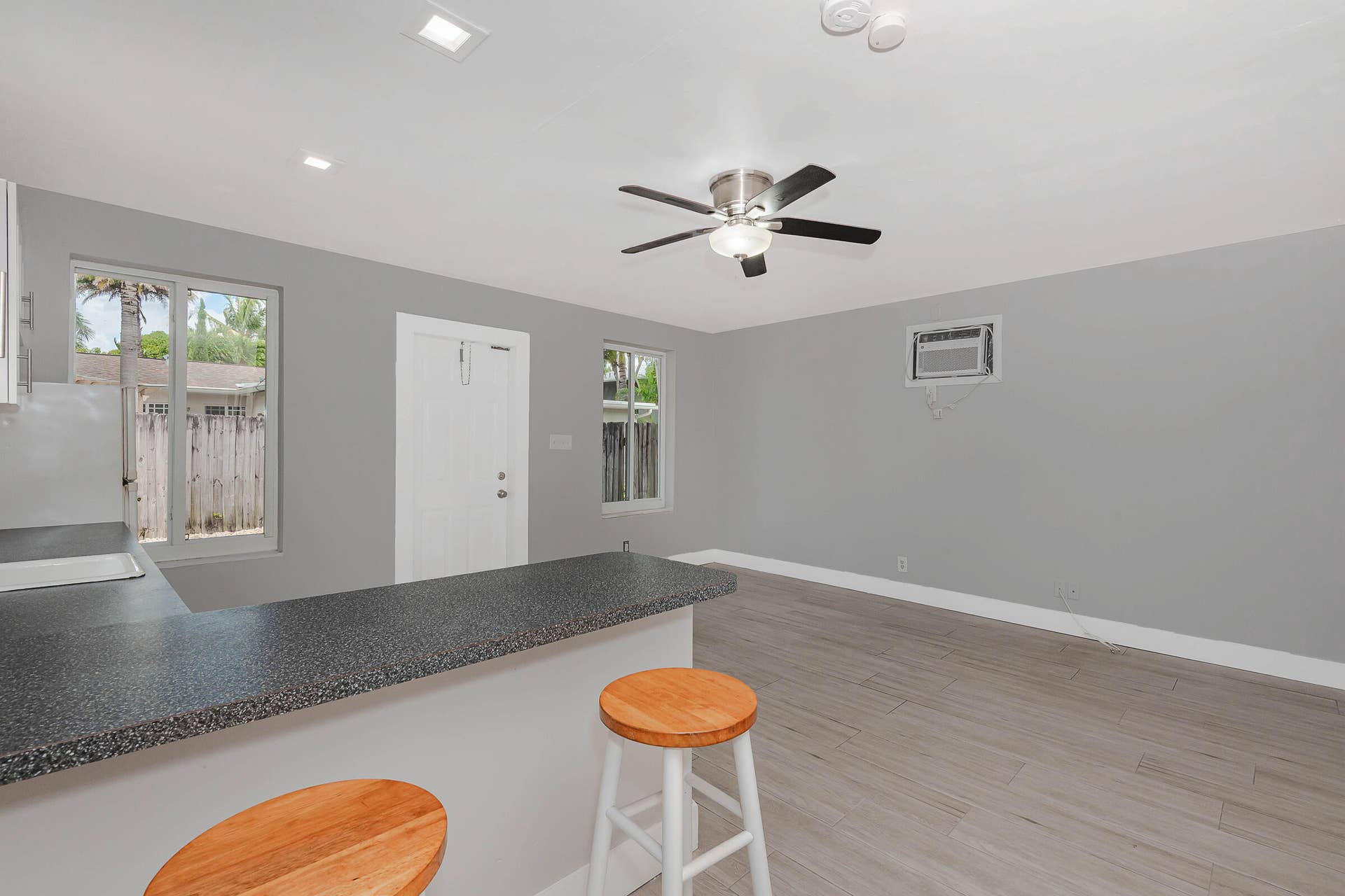 2733 NE 6th Avenue, Wilton Manors, FL 33334 Apartment private