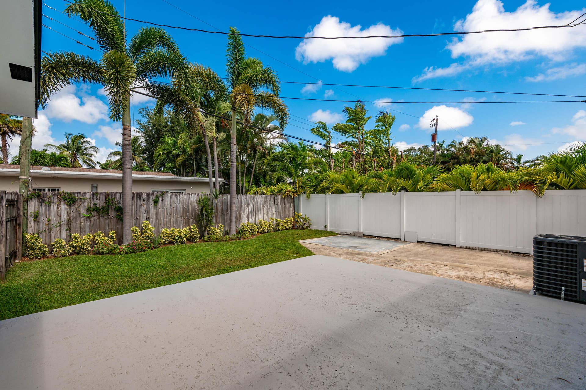 2733 NE 6th Avenue, Wilton Manors, FL 33334 Back yard