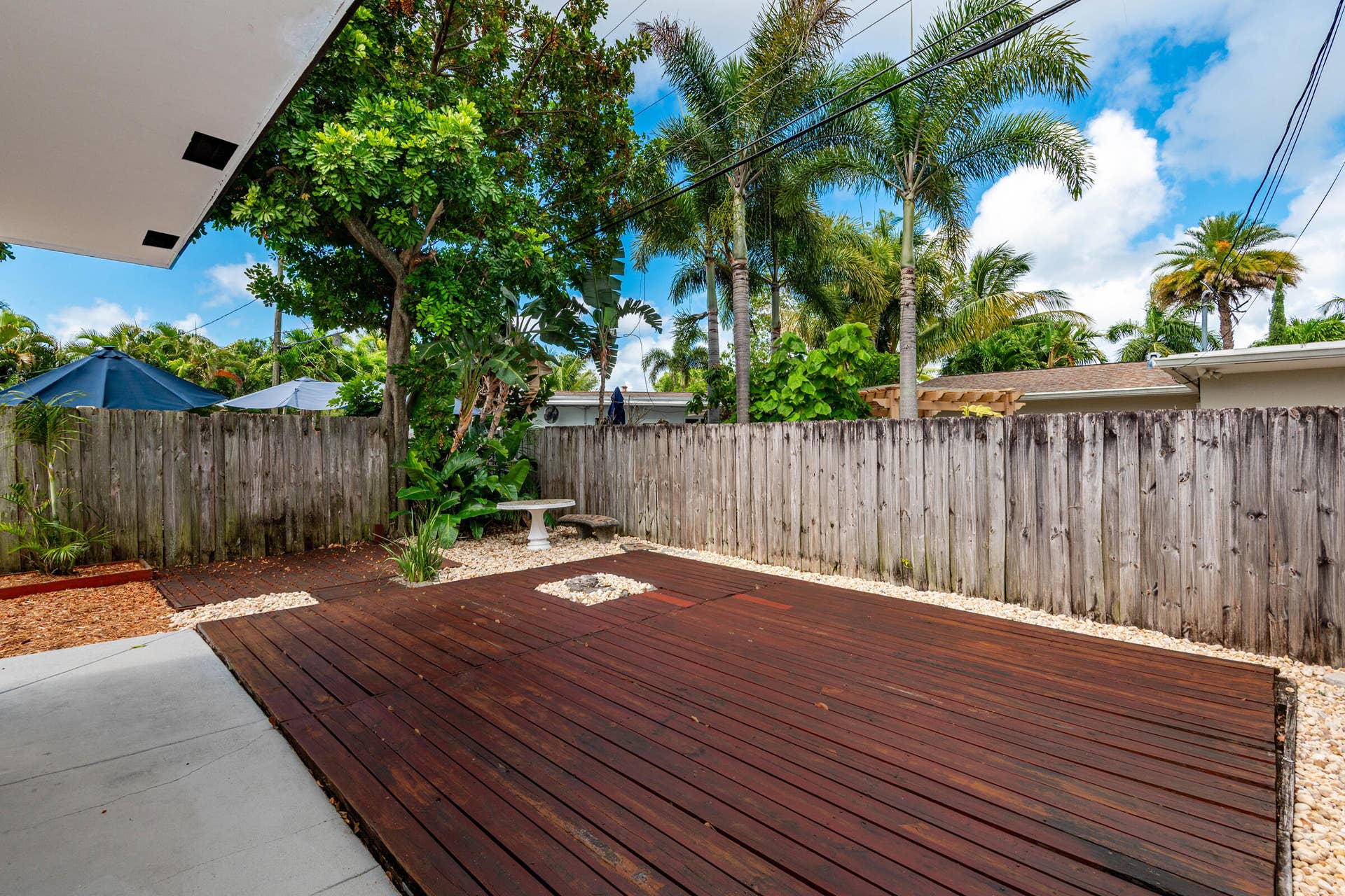 2733 NE 6th Avenue, Wilton Manors, FL 33334 Private courtyard apartment