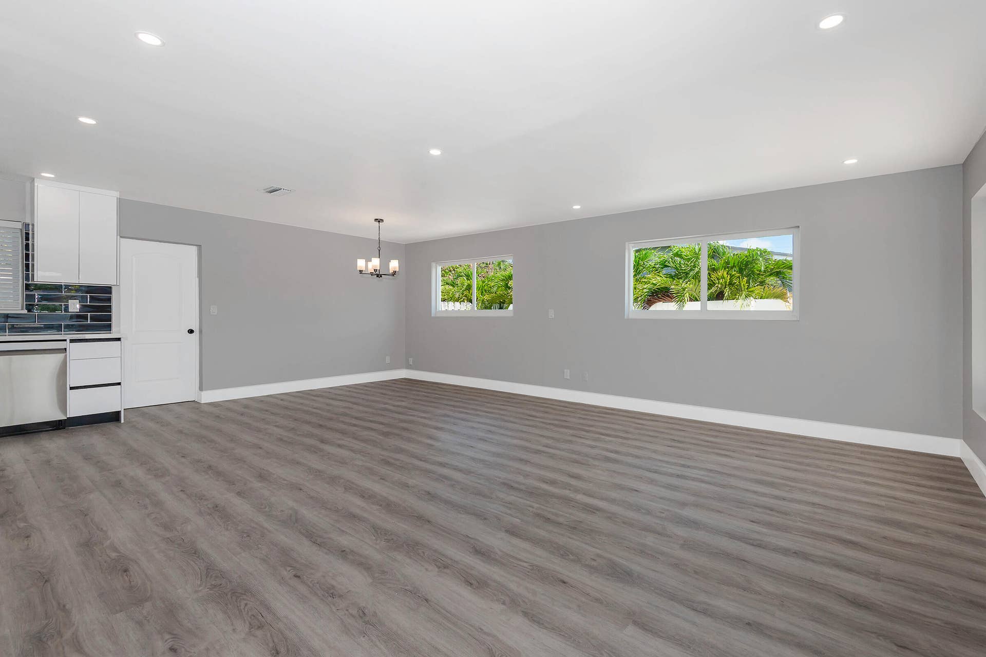 2733 NE 6th Avenue, Wilton Manors, FL 33334 Open living area