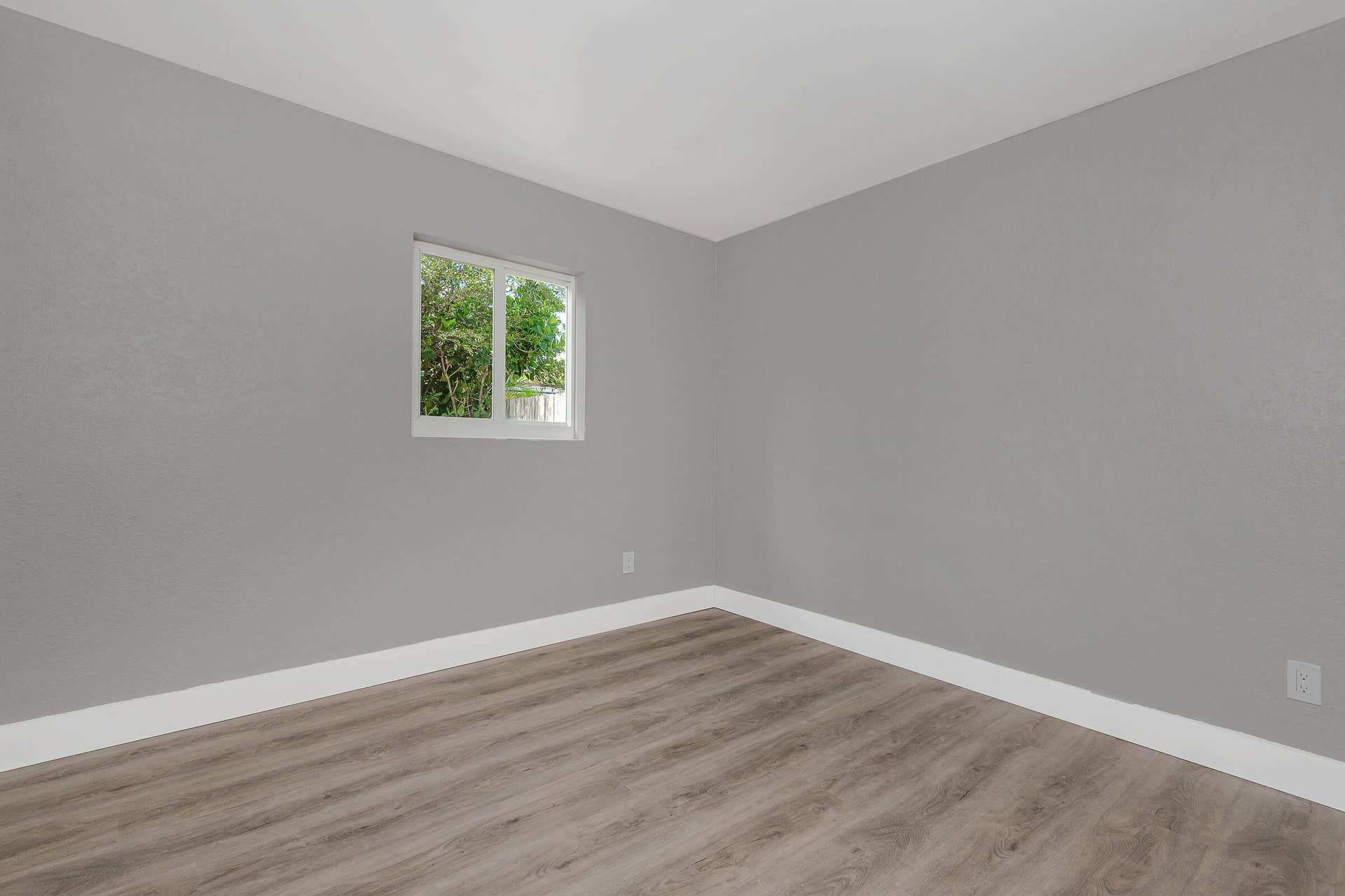 2733 NE 6th Avenue, Wilton Manors, FL 33334 0-19