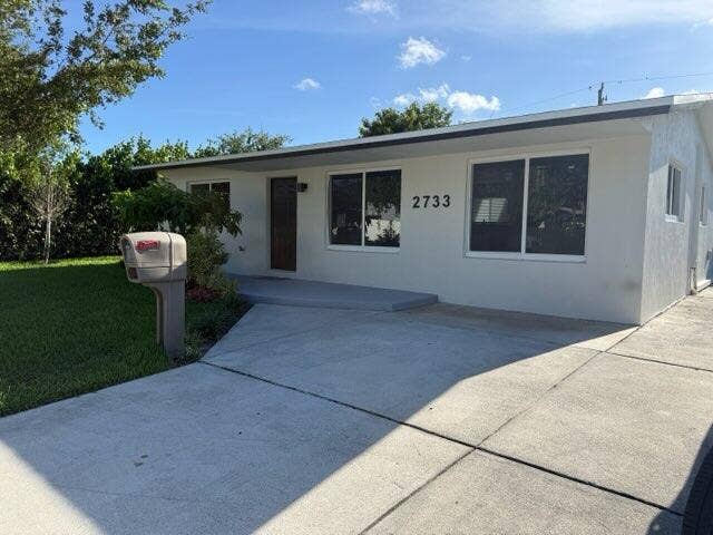 2733 NE 6th Avenue, Wilton Manors, FL 33334 Front of main house